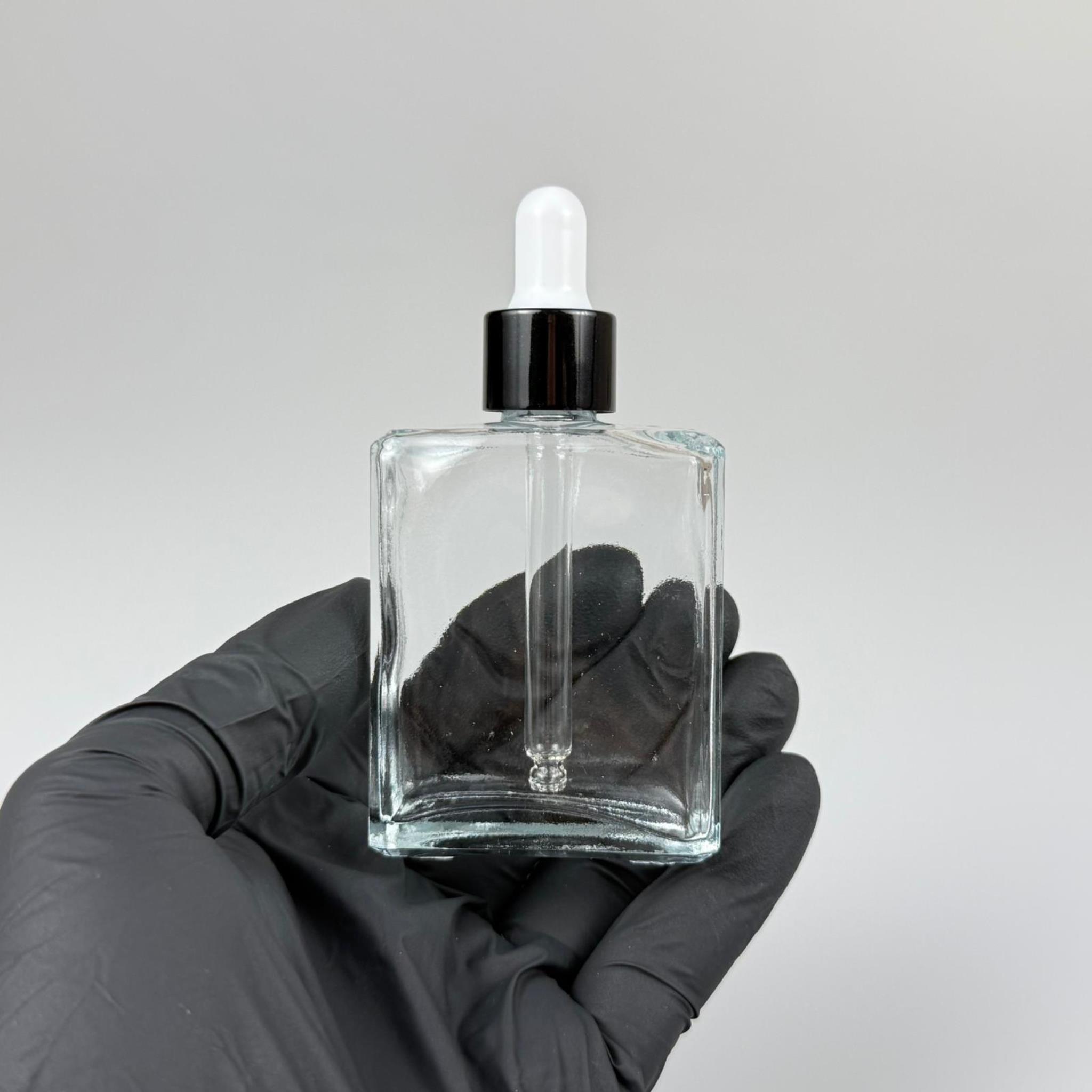 40 CC YASSI DİKDÖRTGEN KÖŞELİ KISA PRESTİJLİ CAM DAMLALIKLI ŞİŞE - BEYAZ EMZİK - SİYAH METALİK KAPAK - 40 ML CAM DAMLALIKLI ŞİŞE - DAMLALIKLI BOŞ ŞİŞE