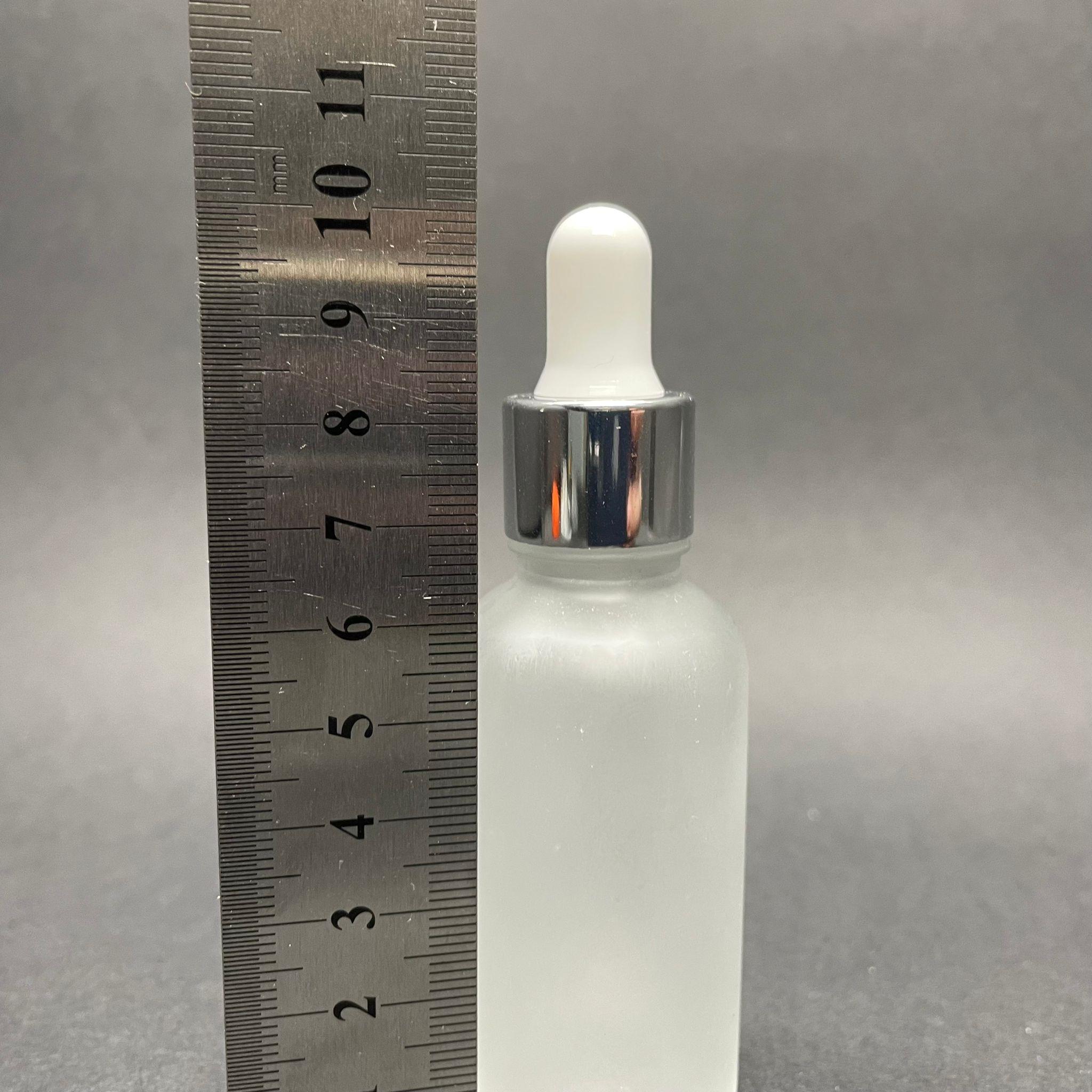 30 CC BUZLU CAM DAMLALIKLI ŞİŞE - BEYAZ EMZİK - GÜMÜŞ KAPAK - 30 ML BUZLU CAM DAMLALIKLI ŞİŞE - SERUM ŞİŞESİ DAMLALIKLI - SERUM ŞİŞESİ - TOPTAN DAMLALIKLI ŞİŞE