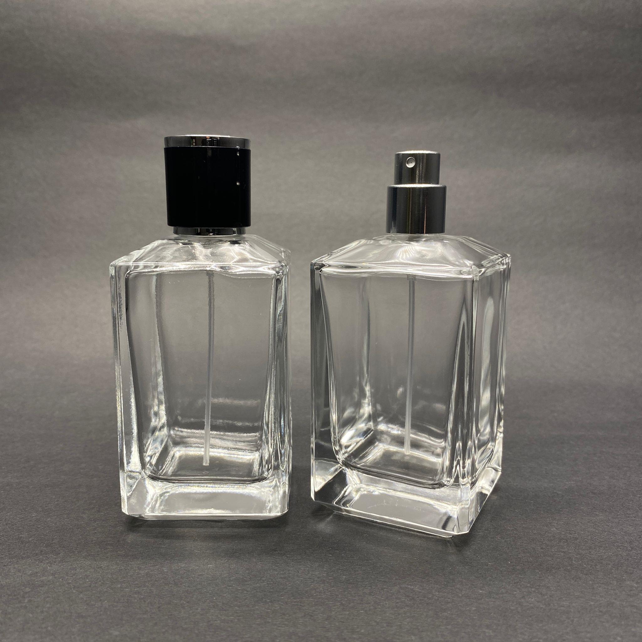 100 ML KÖŞELİ KONİK MODEL PRİZMA PARFÜM ŞİŞESİ - GÜMÜŞ METAL SPREYLİ + GÜMÜŞ SİYAH KAPAKLI (AĞIZ 15 MM GEÇME KOLAY KAPAMA)