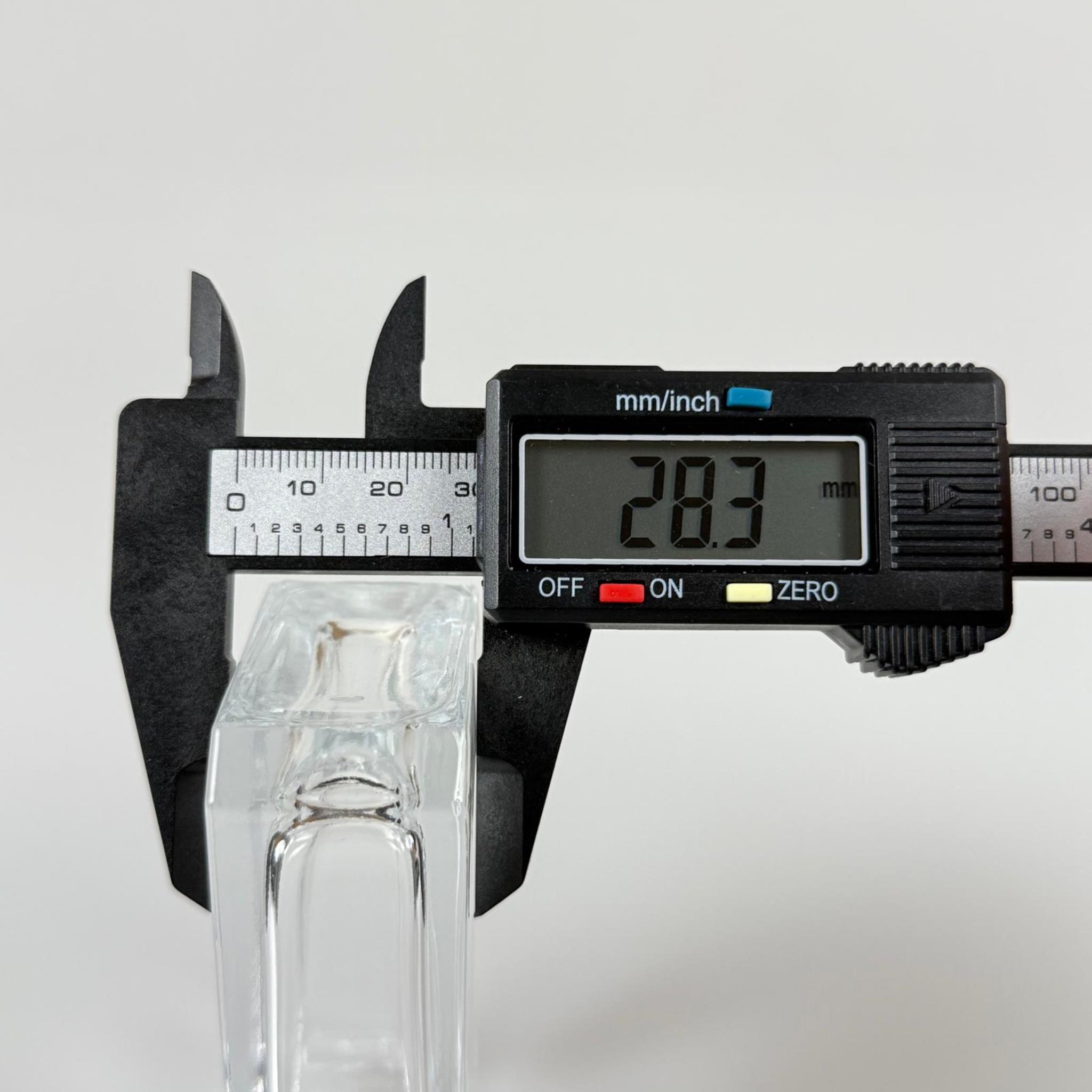 50 ML KÖŞELİ MODEL ANGEL PARFÜM ŞİŞESİ - SİYAH METAL SPREYLİ + GÜMÜŞ SİYAH KAPAKLI (AĞIZ 15 MM GEÇME KOLAY KAPAMA)