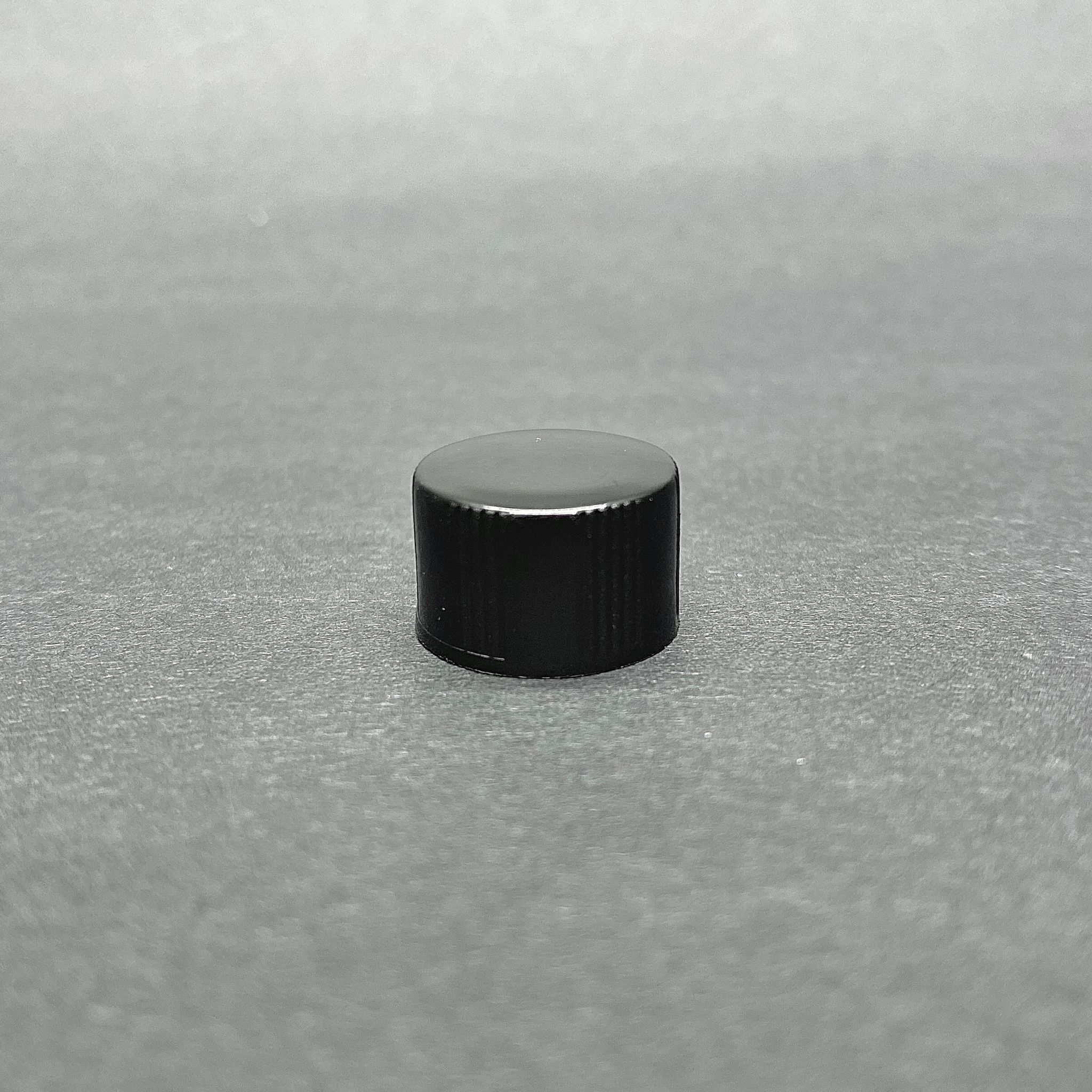 14 MM PLASTİK KAPAK SİYAH - KÖPÜK CONTALI