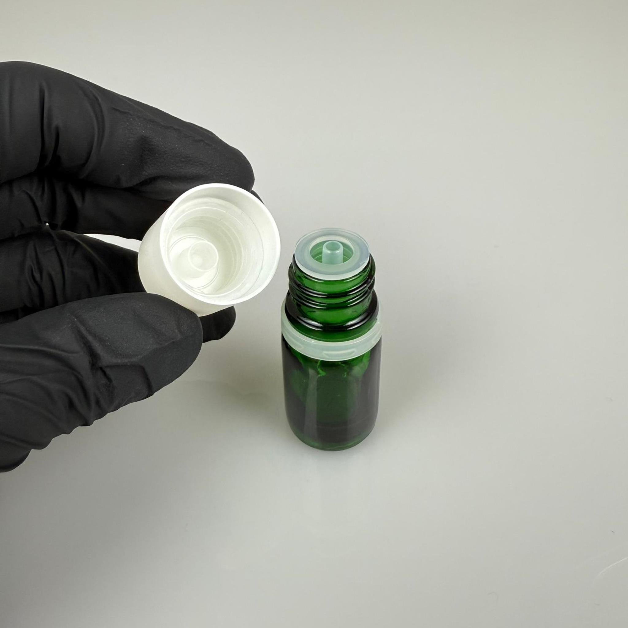 5 CC YEŞİL CAM ŞİŞE + İÇTEN DAMLALIKLI ÇOCUK KİLİTLİ BEYAZ KAPAK - YEŞİL 5 ML KİLİT KAPAKLI DAMLATMALI ŞİŞE
