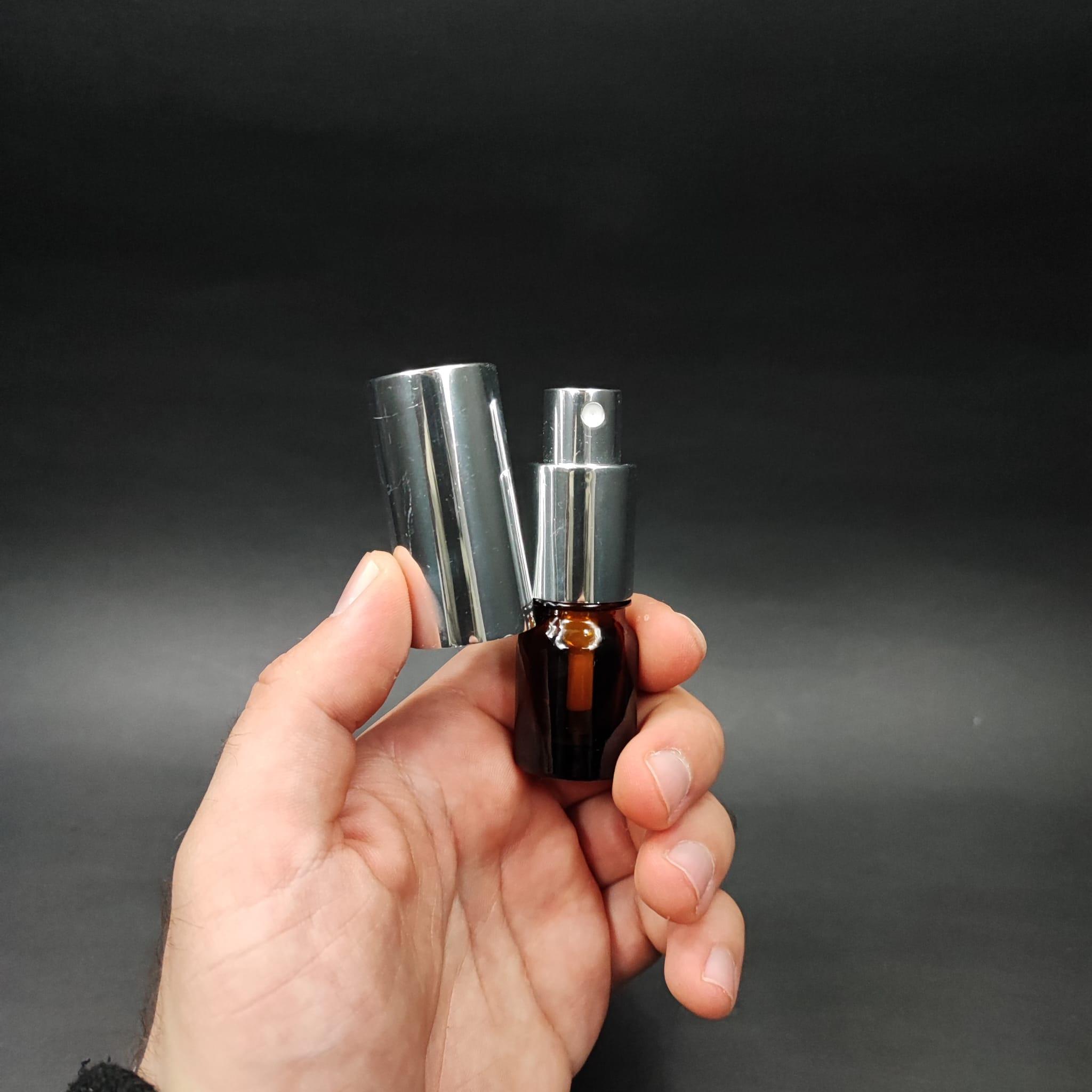 3 ML LÜKS VİDALI VALF ÇEVİRME PARFÜM ŞİŞELERİ - 3 CC AMBER CAM ŞİŞE - GÜMÜŞ METAL SPREYLİ KAPAKLI SET