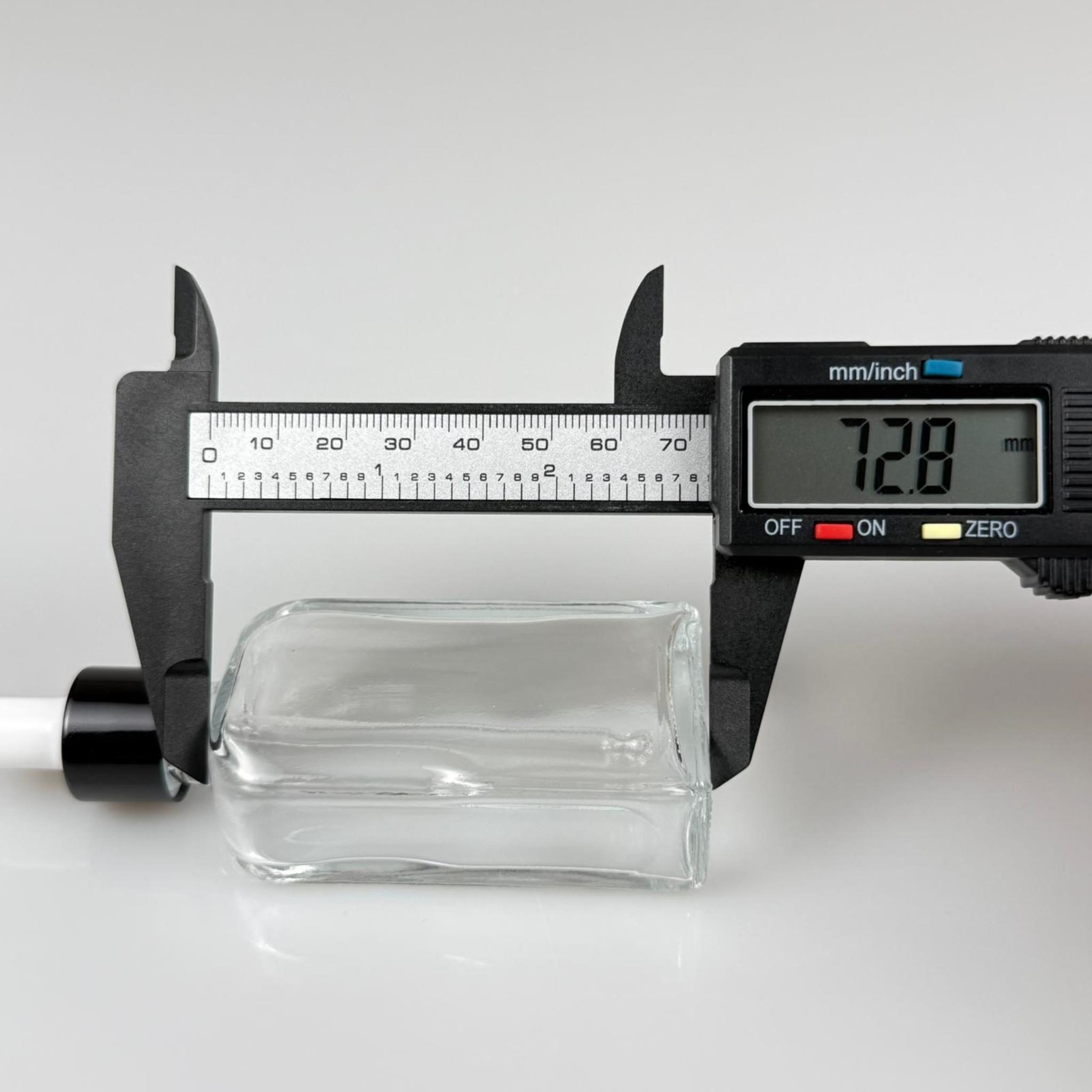40 CC YASSI DİKDÖRTGEN PRESTİJLİ CAM DAMLALIKLI ŞİŞE - BEYAZ EMZİK - SİYAH METALİK KAPAK - 40 ML CAM DAMLALIKLI ŞİŞE - DAMLALIKLI BOŞ ŞİŞE