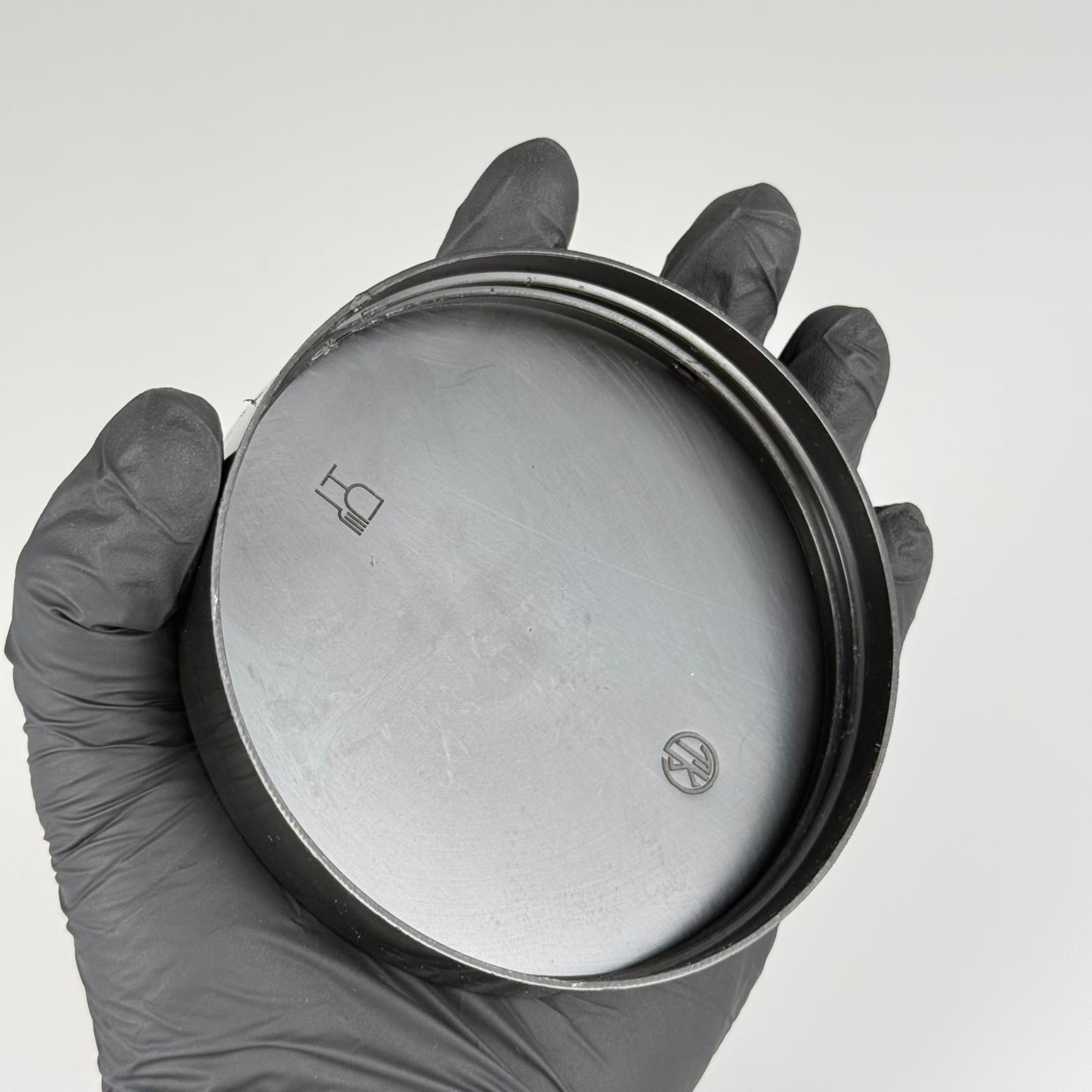 100 MM VİDALI PLASTİK SİYAH DÜZ KAPAK