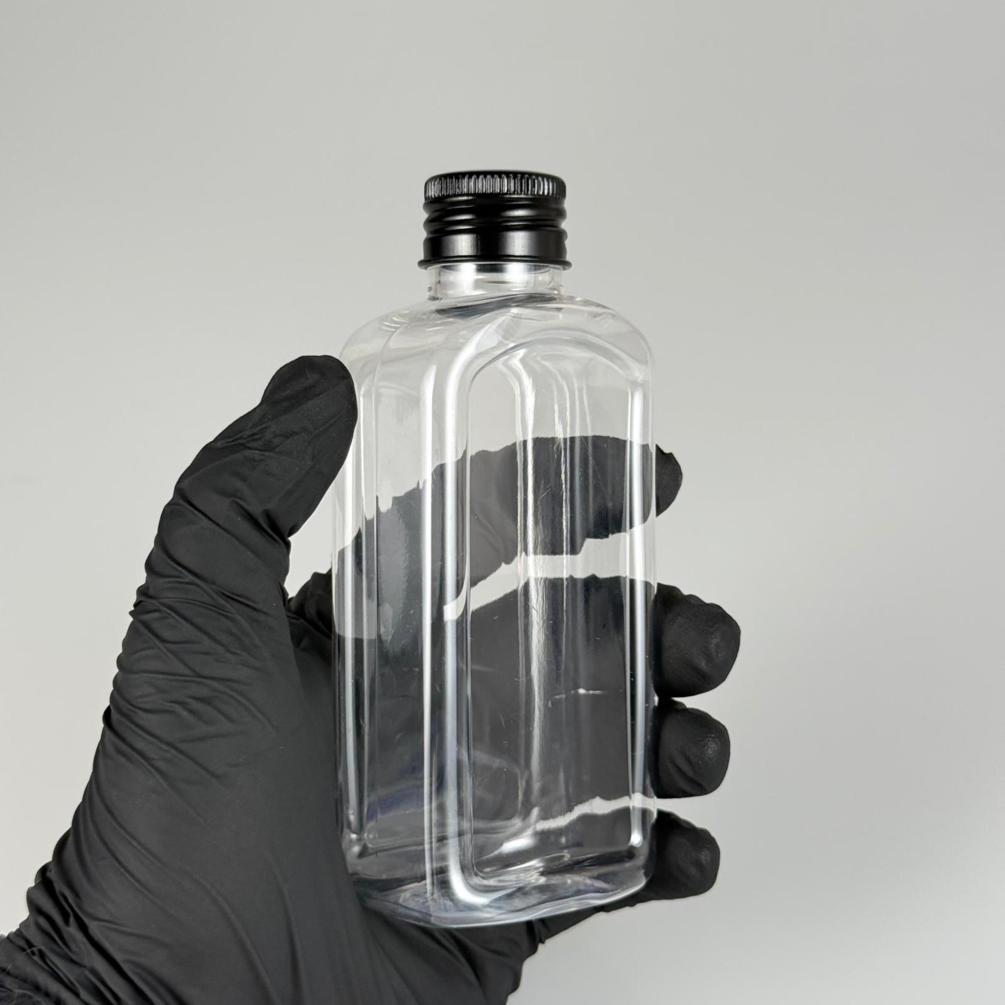 140 CC YASSI KÖŞELİ MODEL ŞEFFAF PET ŞİŞE (24 AĞIZ) + KÖPÜK CONTALI SİYAH METAL ALÜMİNYUM KAPAK + KOLONYA TIPALI TAKIM - 140 ML KAPAKLI PLASTİK ŞİŞELER