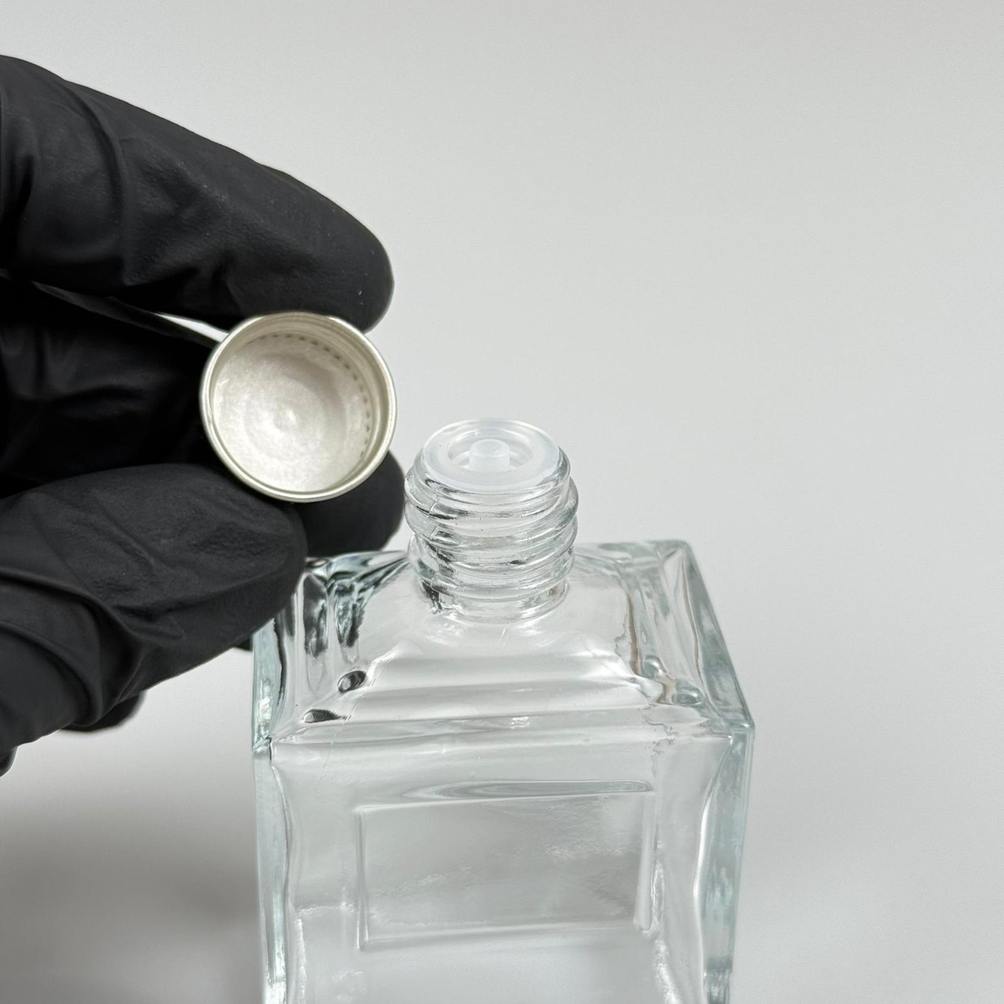 50 CC KÖŞELİ PRİZMA CAM ŞİŞE - GÜMÜŞ METAL KAPAKLI KOLONYA TIPALI - 50 ML PRESTİJLİ ŞİŞE