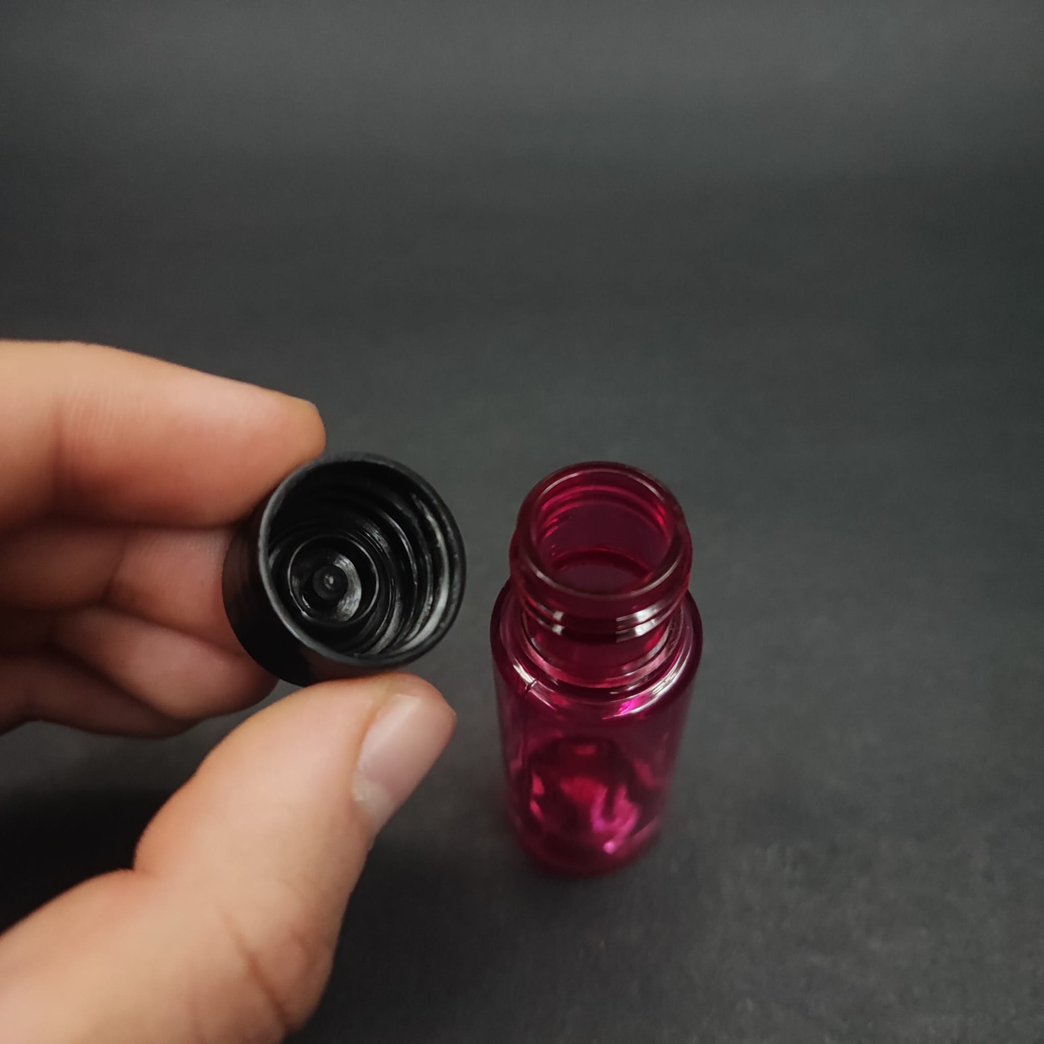 15 CC PEMBE PLASTİK ŞİŞE + KENDİNDEN CONTALI SIZDIRMAZ SİYAH KAPAK  - 15 ML KAPAKLI PET ŞİŞE