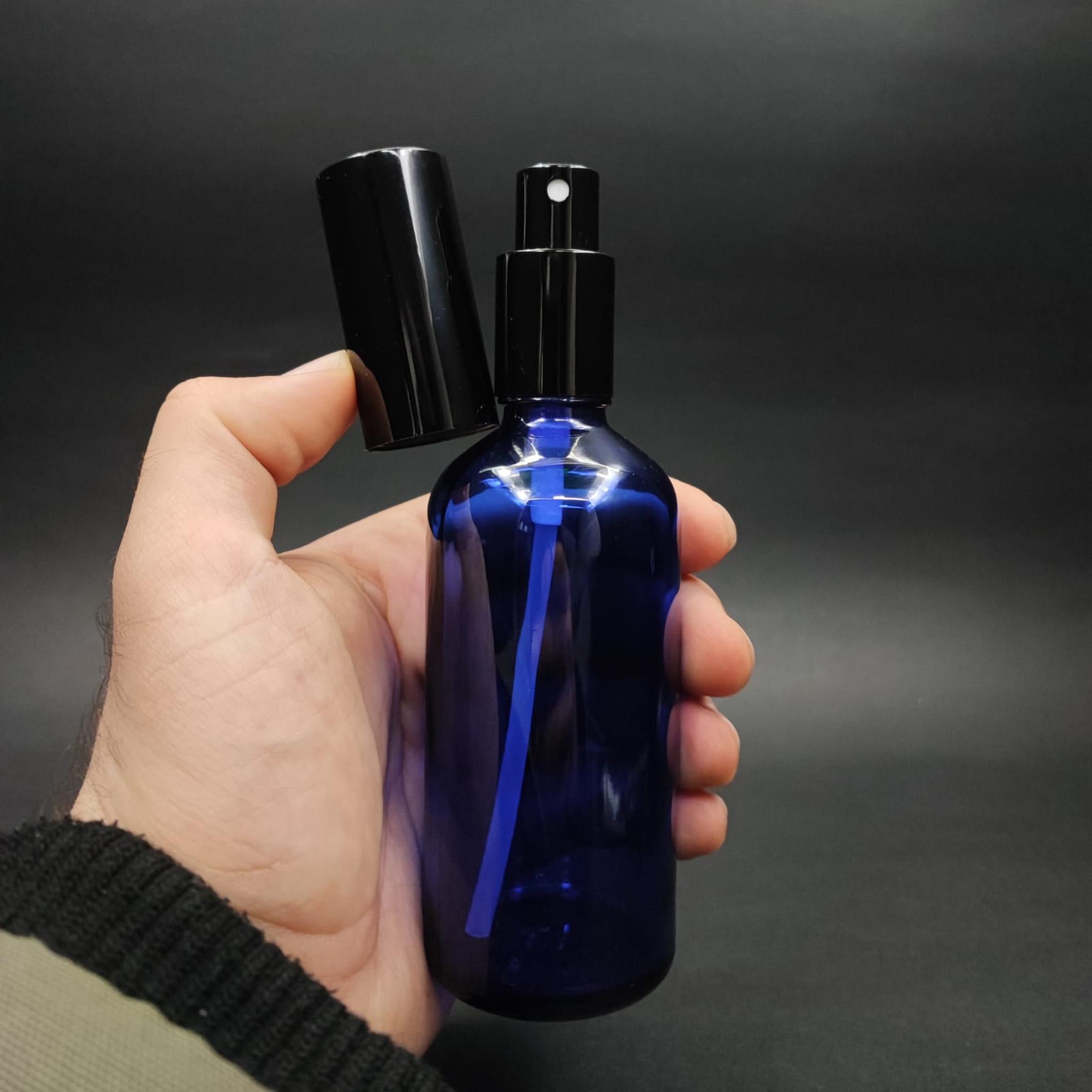 100 ML LÜKS VİDALI VALF ÇEVİRME PARFÜM ŞİŞELERİ - 100 CC MAVİ CAM ŞİŞE - SİYAH METAL SPREYLİ KAPAKLI SET