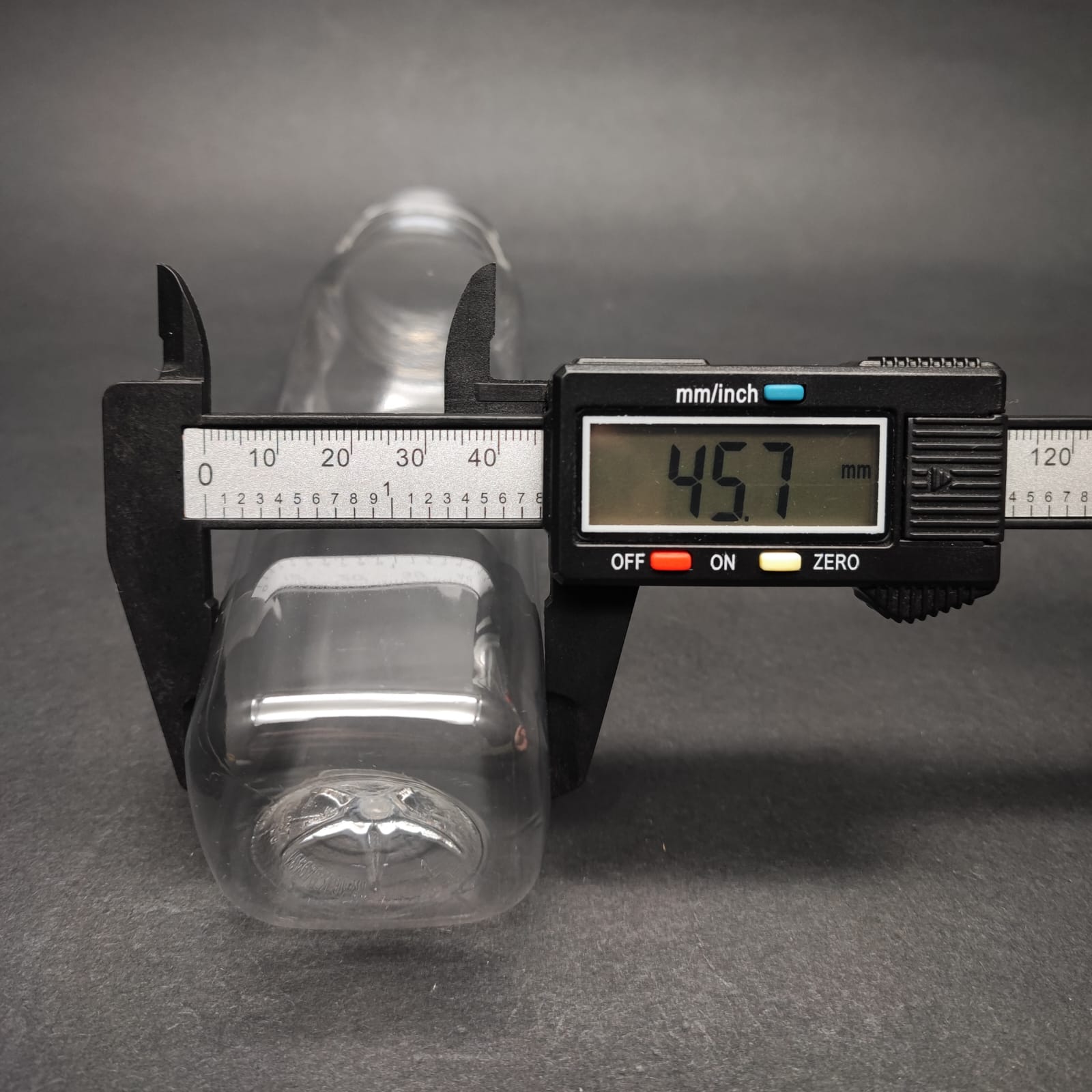 250 CC KARE PET ŞİŞE (19 GR) - GENİŞ AĞIZLI KIRMIZI KİLİTLİ KAPAKLI - 250 ML DETOX , MEYVE SUYU ŞİŞE , BOŞ DETOKS ŞİŞE
