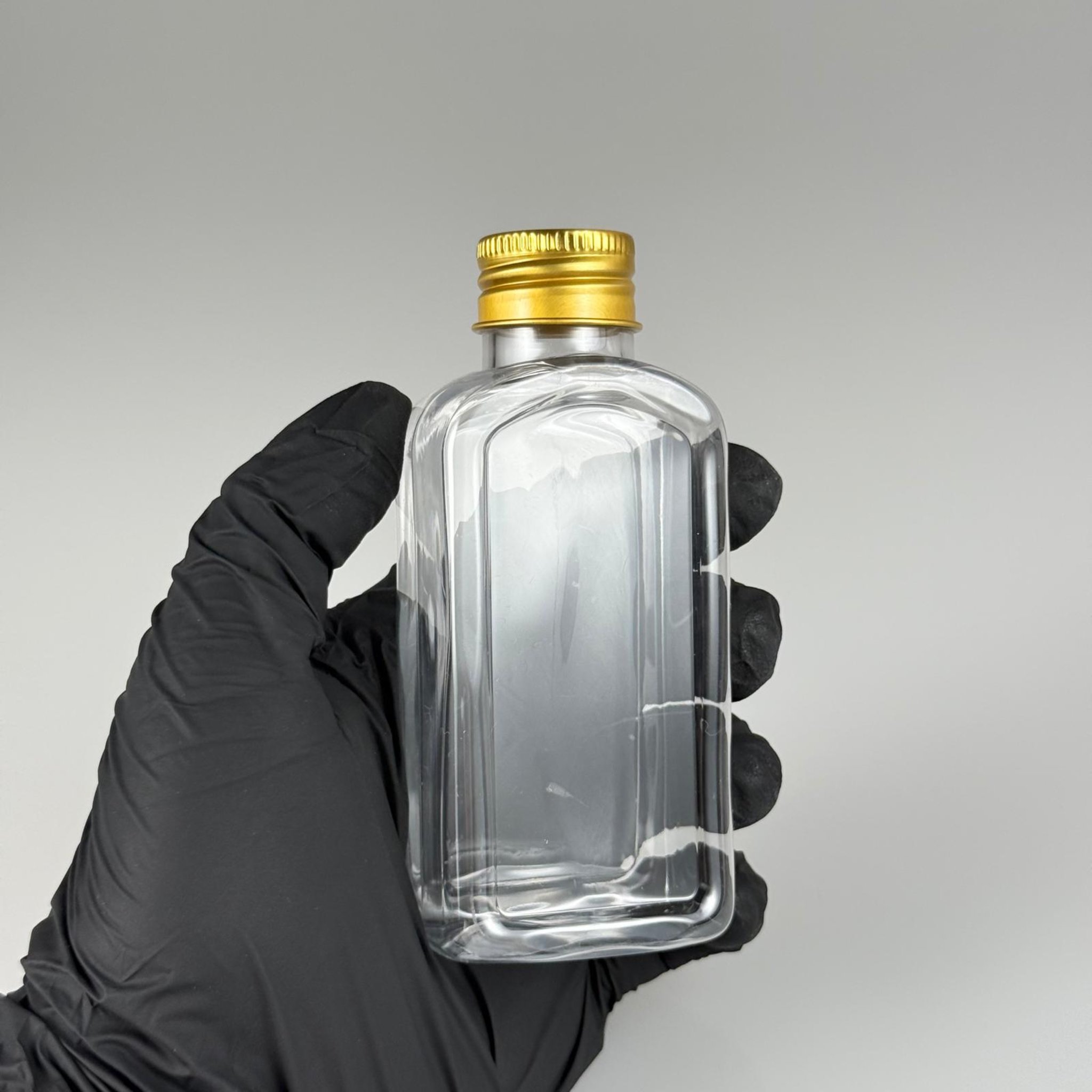 100 CC YASSI KÖŞELİ MODEL ŞEFFAF PET ŞİŞE (24 AĞIZ) + KÖPÜK CONTALI GOLD METAL ALÜMİNYUM KAPAK TAKIM - 100 ML KAPAKLI PLASTİK ŞİŞELER