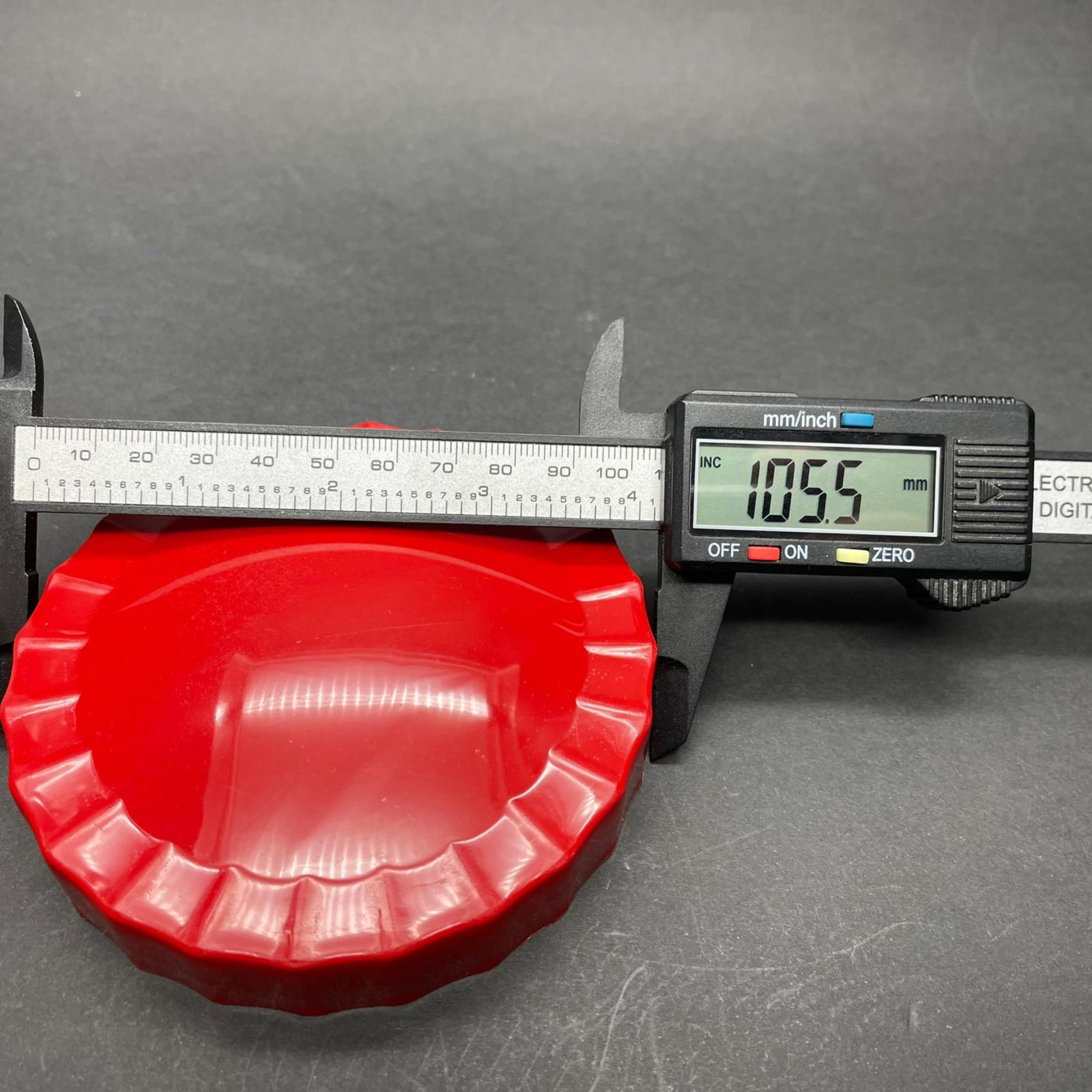 100 MM VİDALI KÖPÜK CONTALI SIZDIRMAZ PLASTİK KAPAK - KIRMIZI