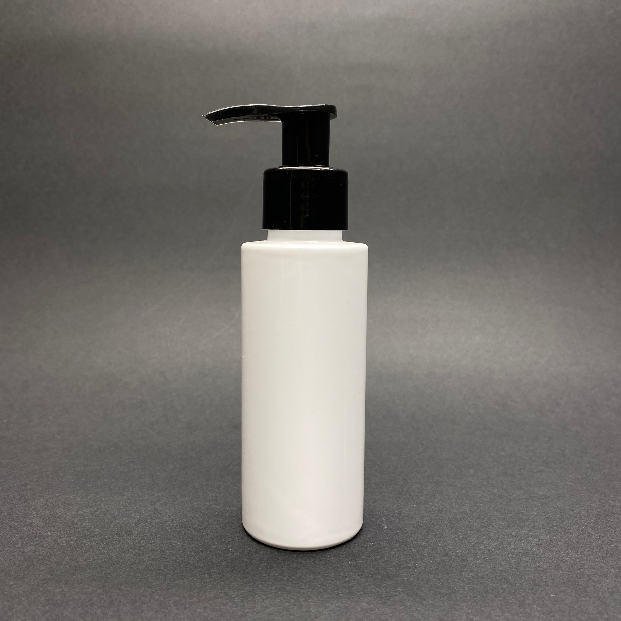 100 CC SİLİNDİR KESKİN KÜT MODEL SERT (17 GR) PET ŞİŞE - SİYAH SIVI SABUN POMPALI - JEL, PEELING, SERUM, GÜNEŞ KREMİ GİBİ YOĞUN KIVAMLI SIVILAR İÇİN- AĞIZ ÇAPI 24 MM - BEYAZ