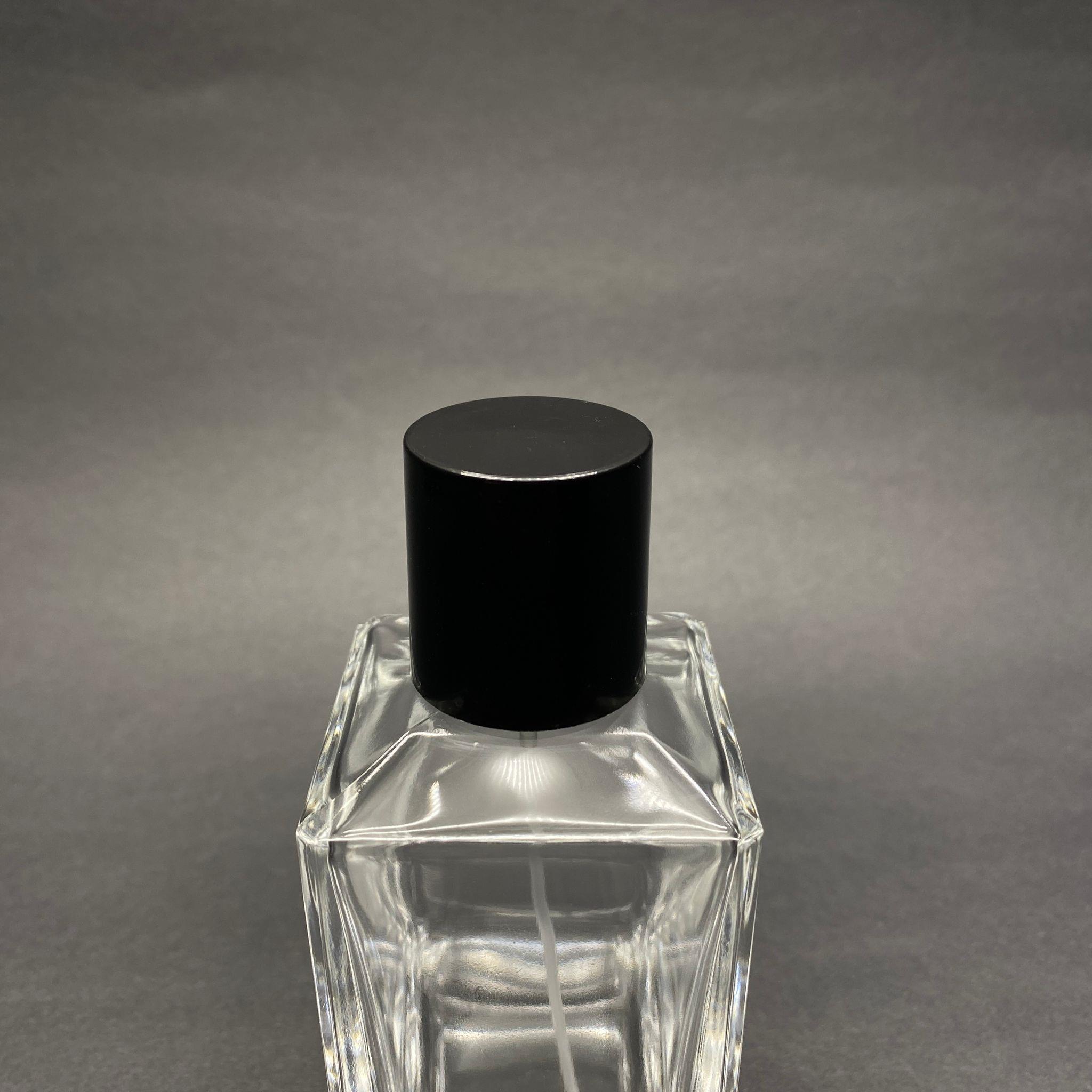 100 ML KÖŞELİ KONİK MODEL PRİZMA PARFÜM ŞİŞESİ - GÜMÜŞ METAL SPREYLİ + SİYAH KAPAKLI (AĞIZ 15 MM GEÇME KOLAY KAPAMA)