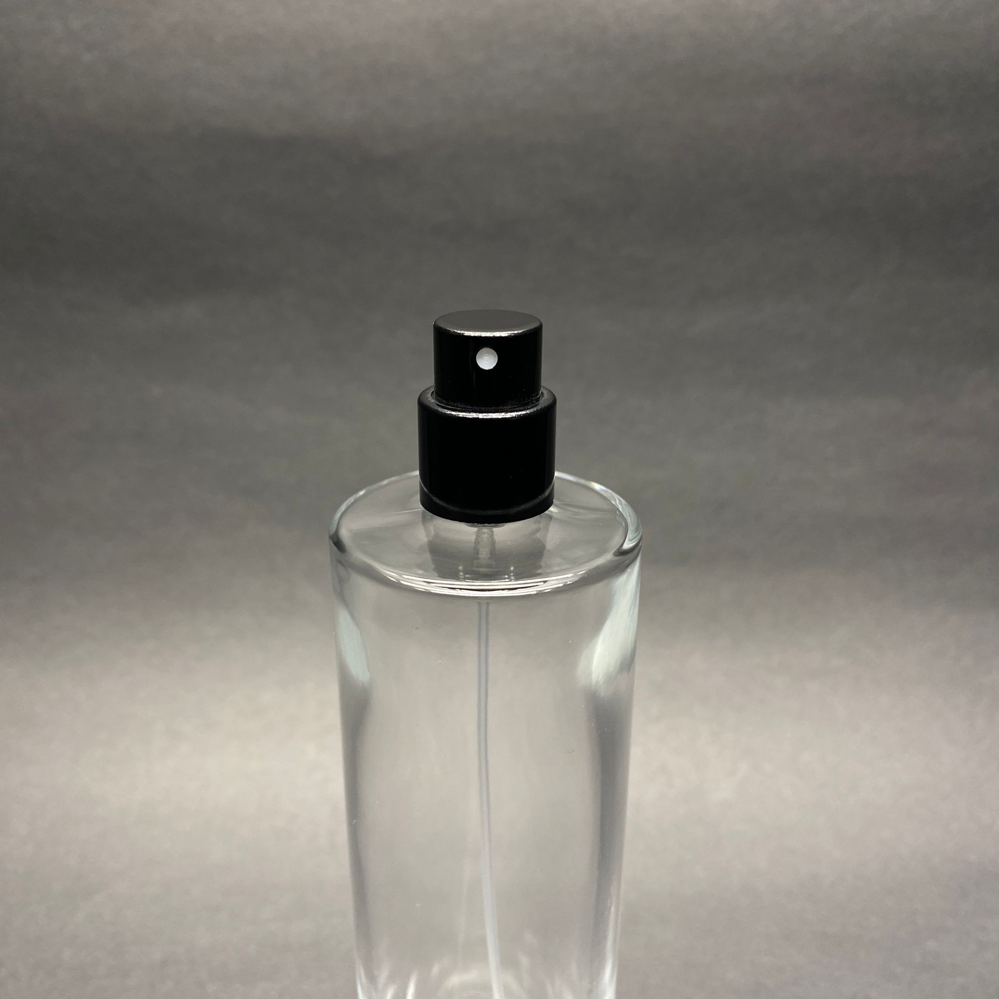 100 ML SİLİNDİR MODEL UZUN PEALY PARFÜM ŞİŞESİ - SİYAH METAL SPREYLİ (AĞIZ 15 MM GEÇME KOLAY KAPAMA)