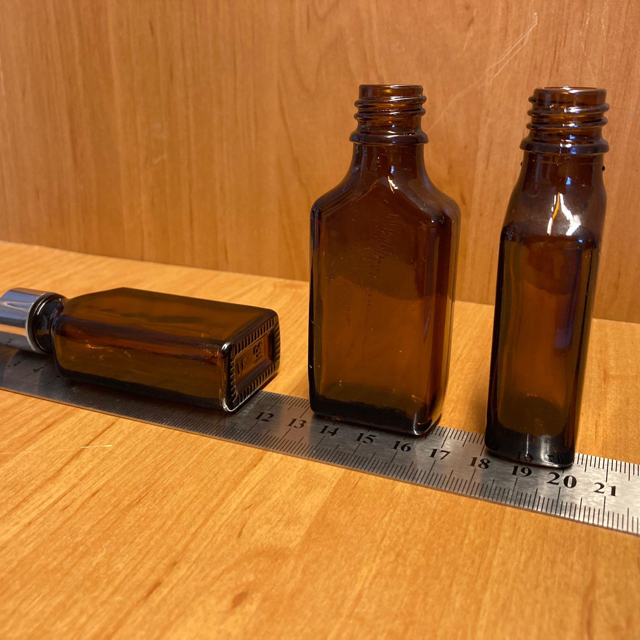 30 CC YASSI AMBER CAM DAMLALIKLI ŞİŞE - SİYAH EMZİK - GÜMÜŞ METALİK KAPAK - 30 ML KAHVERENGİ CAM DAMLALIKLI ŞİŞE