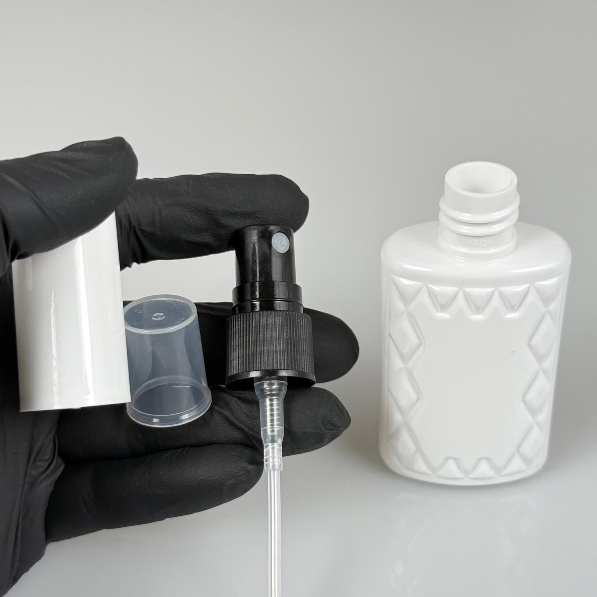 50 CC BEYAZ PET KÖŞELİ PARFÜM ŞİŞESİ  - SİYAH SPREYLİ - BEYAZ KORUMA KAPAKLI - 50 ML PLASTİK PARFÜM - KOLONYA ŞİŞESİ