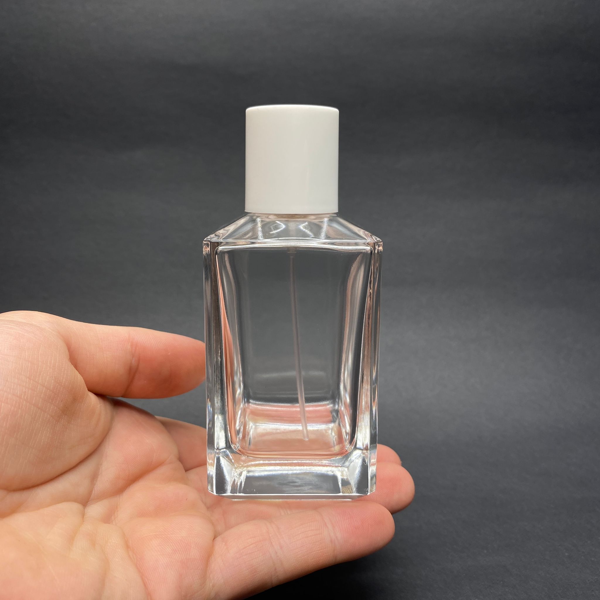 100 ML KÖŞELİ KONİK MODEL PRİZMA PARFÜM ŞİŞESİ - GOLD METAL SPREYLİ + BEYAZ KAPAKLI (AĞIZ 15 MM GEÇME KOLAY KAPAMA)