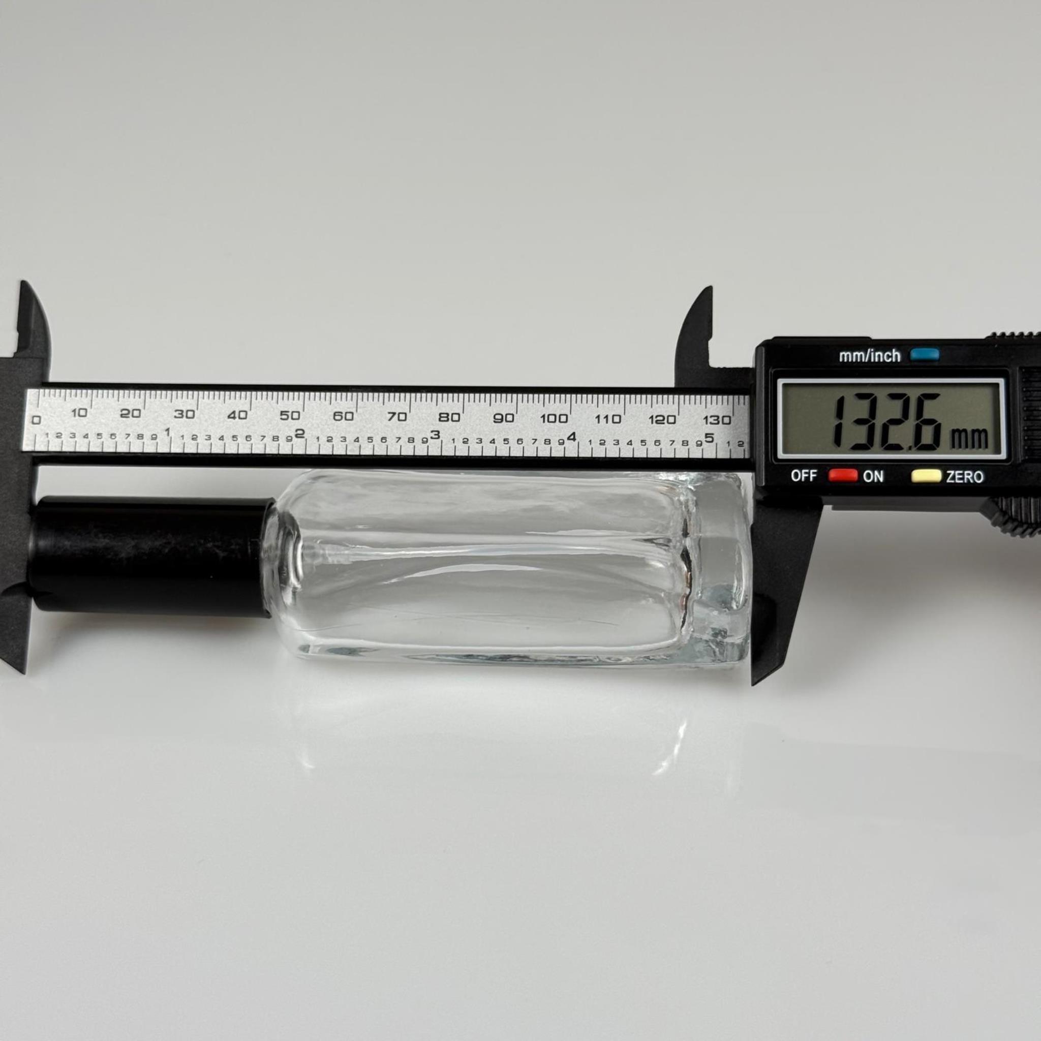 50 CC MİLANO MODEL CAM ŞİŞE - SİYAH PLASTİK KAPAK - SİYAH SPREYLİ - 50 ML LÜKS PARFÜM ŞİŞESİ (CAMIN KALINLIĞI İLE İLGİLİ +/- 5 ML TOLERANS OLABİLİR)
