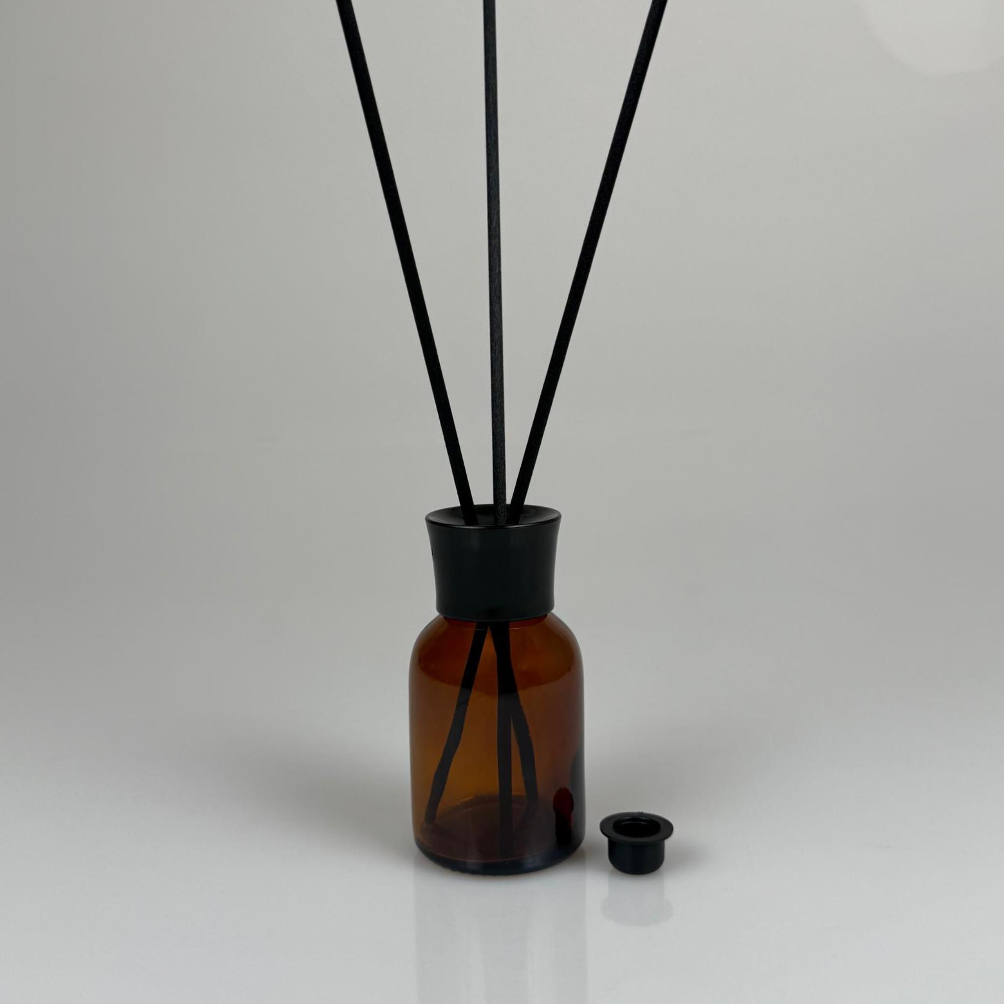 50 CC AMBER CAM BAMBU ODA KOKUSU ŞİŞESİ - 50 ML ÇUBUKLU BAMBU ODA KOKUSU ŞİŞESİ - DİFÜZÖR ŞİŞE- CAM ŞİŞE + SİYAH LÜX KAPAK + SİYAH TIPA + 3 ADET FİBER SİYAH BAMBU ÇUBUK