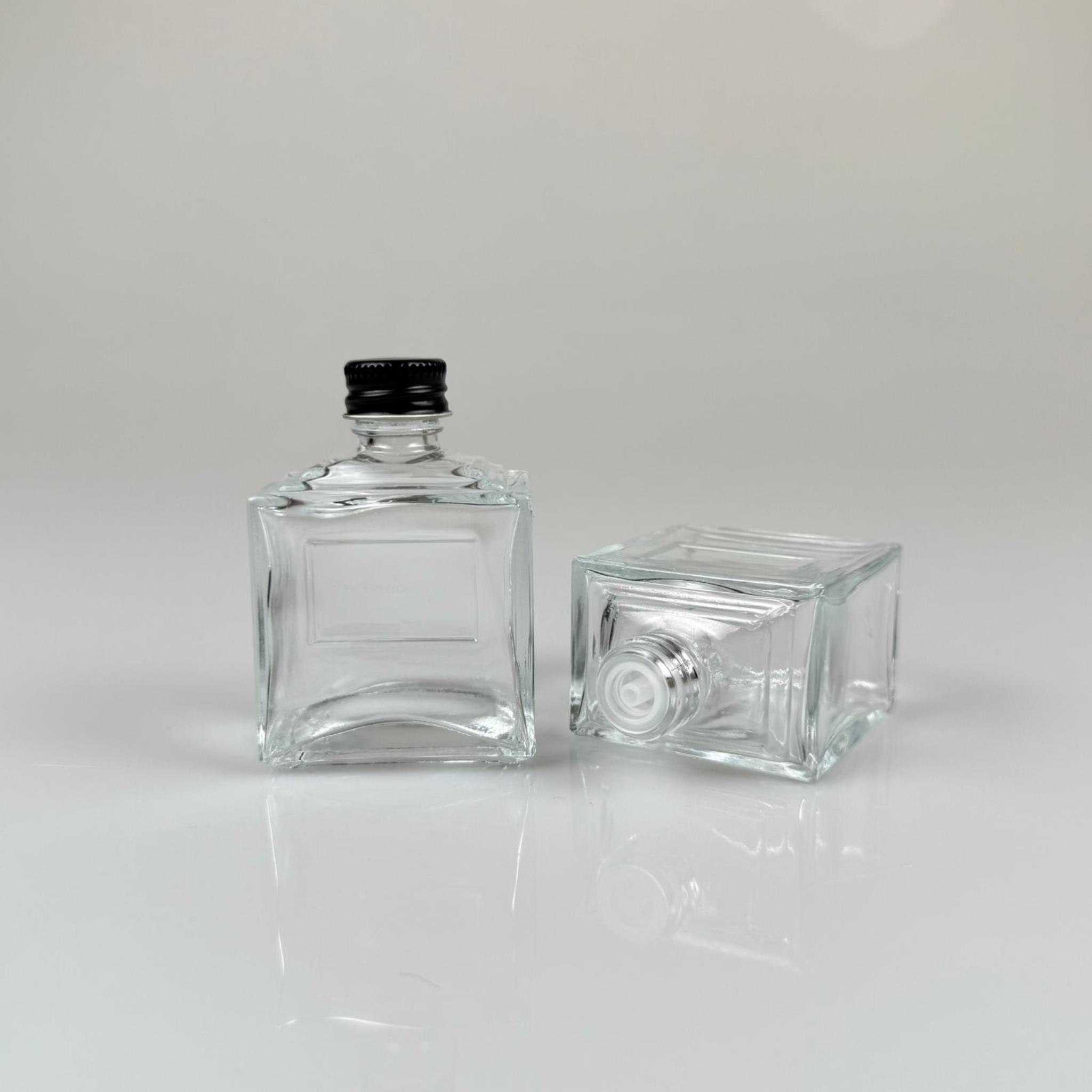50 CC KÖŞELİ PRİZMA CAM ŞİŞE - GÜMÜŞ METAL KAPAKLI KOLONYA TIPALI - 50 ML PRESTİJLİ ŞİŞE
