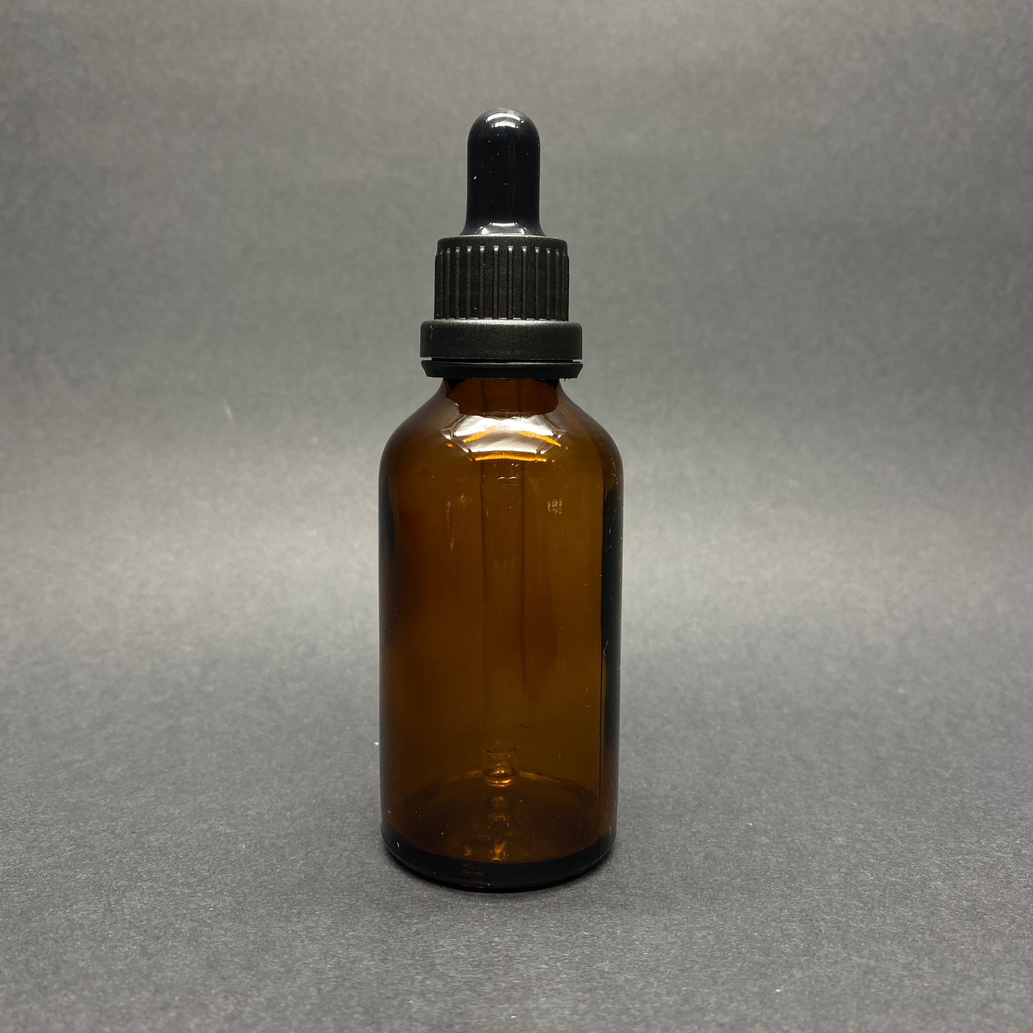 50 CC AMBER CAM DAMLALIKLI ŞİŞE - SİYAH EMZİK - SİYAH PLASTİK KİLİTLİ  KAPAK - 50 ML KAHVERENGİ CAM DAMLALIKLI ŞİŞE