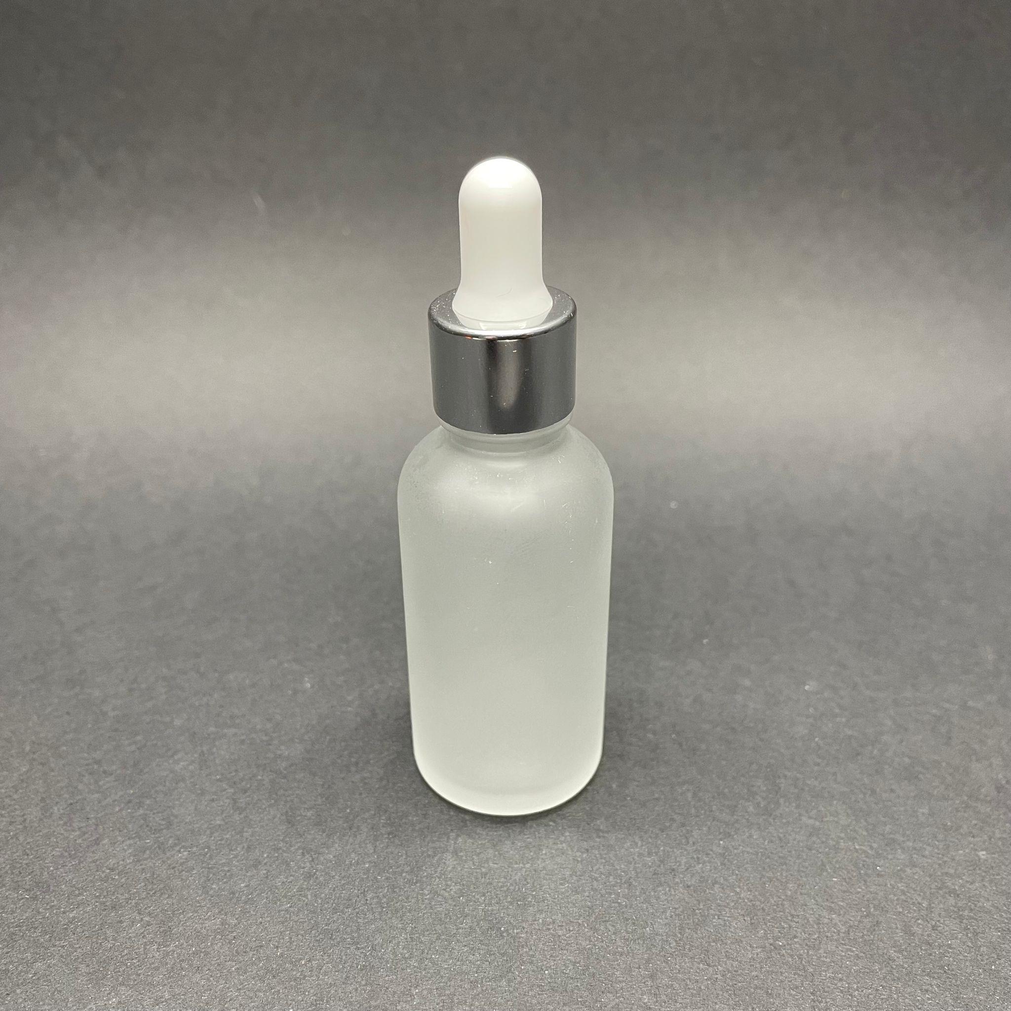 30 CC BUZLU CAM DAMLALIKLI ŞİŞE - BEYAZ EMZİK - GÜMÜŞ KAPAK - 30 ML BUZLU CAM DAMLALIKLI ŞİŞE - SERUM ŞİŞESİ DAMLALIKLI - SERUM ŞİŞESİ - TOPTAN DAMLALIKLI ŞİŞE