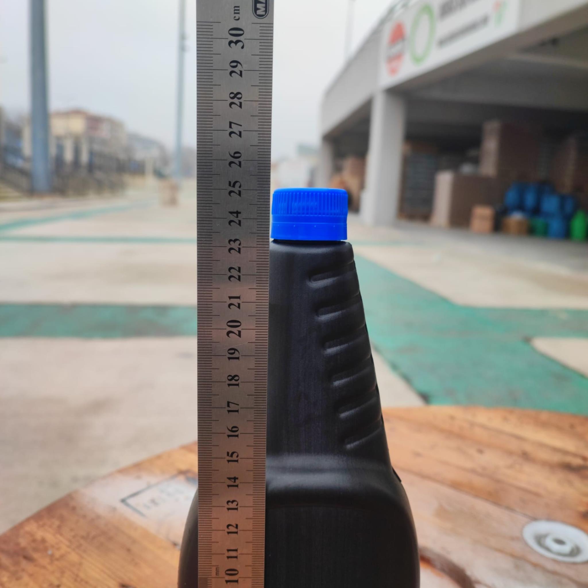 750 CC YASSI SİYAH POLİETİLEN ŞİŞE - MAVİ KİLİTLİ CONTALI KAPAKLI - 750 ML BOŞ CAM SİL ŞİŞESİ - YASSI CAMSİL ŞİŞESİ (KİMYASALA DAYANIKLI)