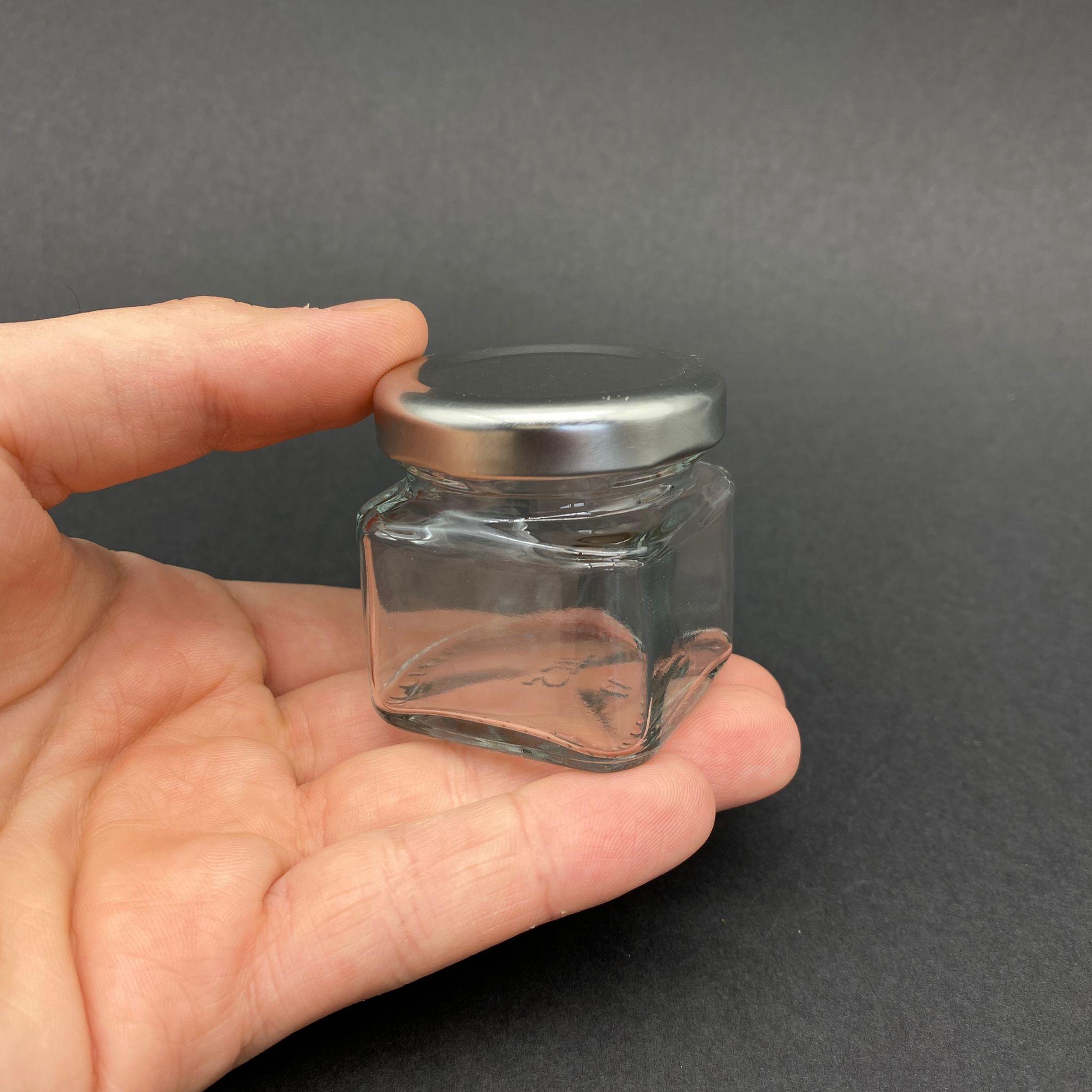 40 CC KARE KAVANOZ - GÜMÜŞ METAL KAPAKLI - 40 ML KÖŞELİ TİP CAM KAVANOZ