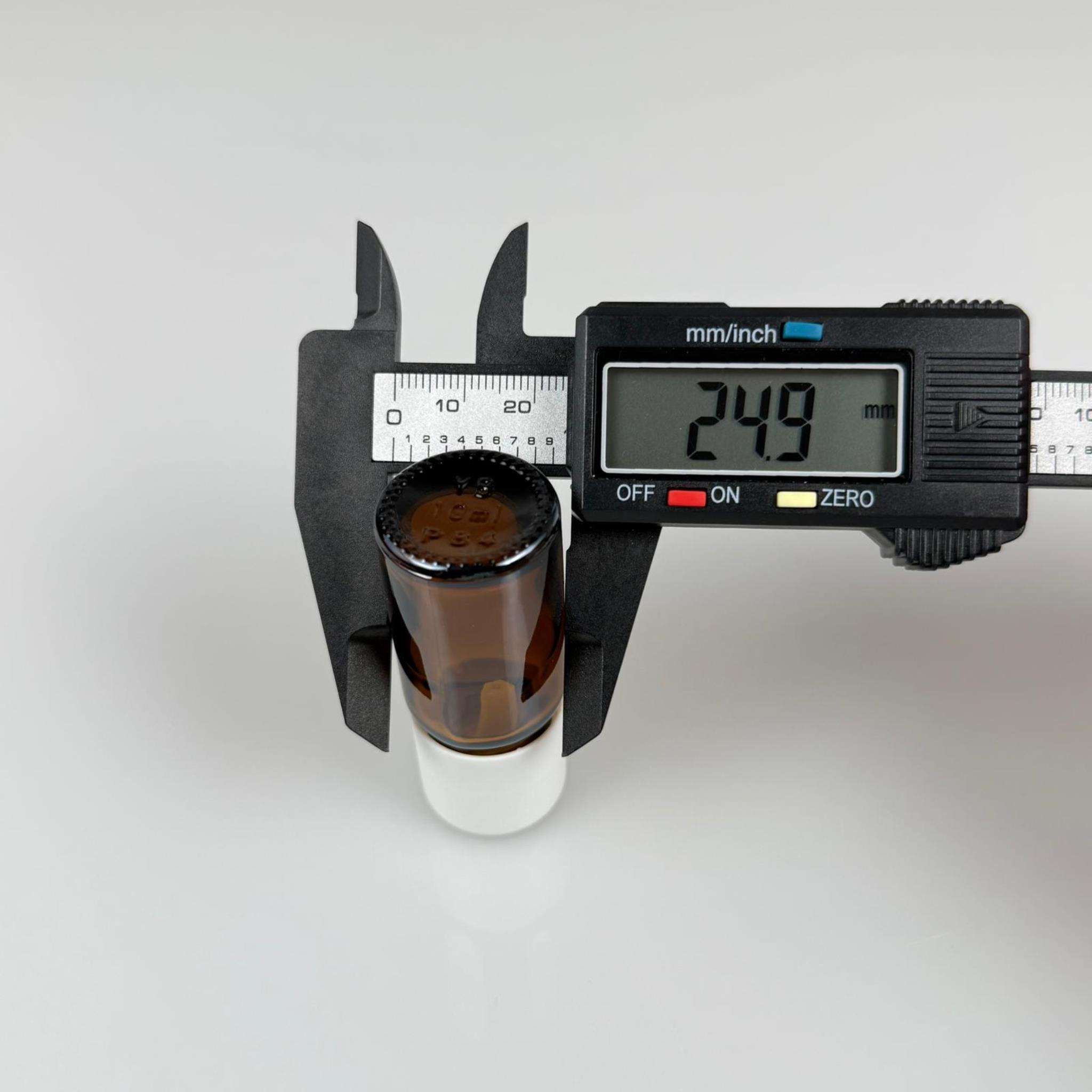 10 CC AMBER CAM ŞİŞE + İÇTEN DAMLALIKLI ÇOCUK KİLİTLİ BEYAZ KAPAK - KAHVERENGİ 10 ML KİLİT KAPAKLI DAMLATMALI ŞİŞE