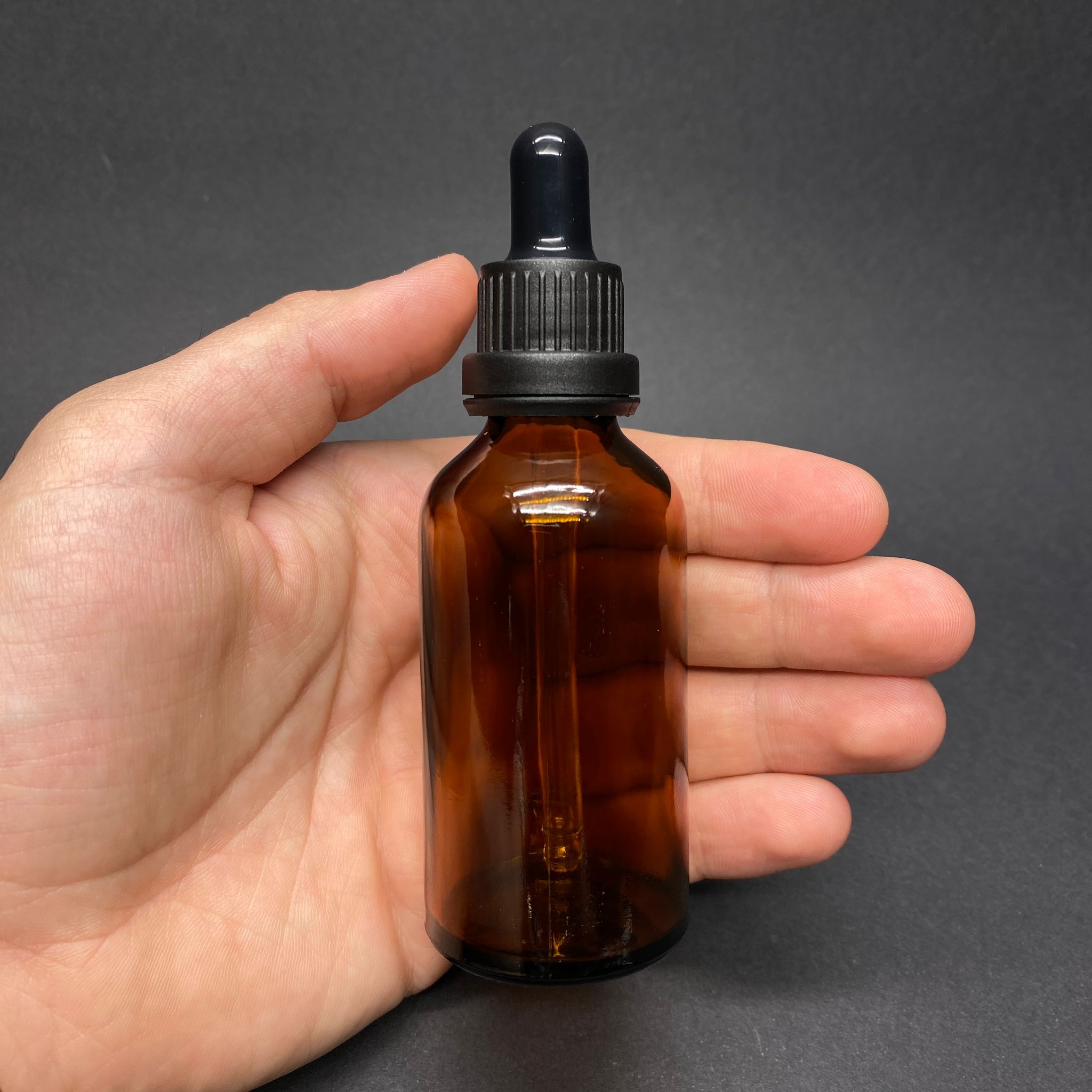 50 CC AMBER CAM DAMLALIKLI ŞİŞE - SİYAH EMZİK - SİYAH PLASTİK KİLİTLİ  KAPAK - 50 ML KAHVERENGİ CAM DAMLALIKLI ŞİŞE