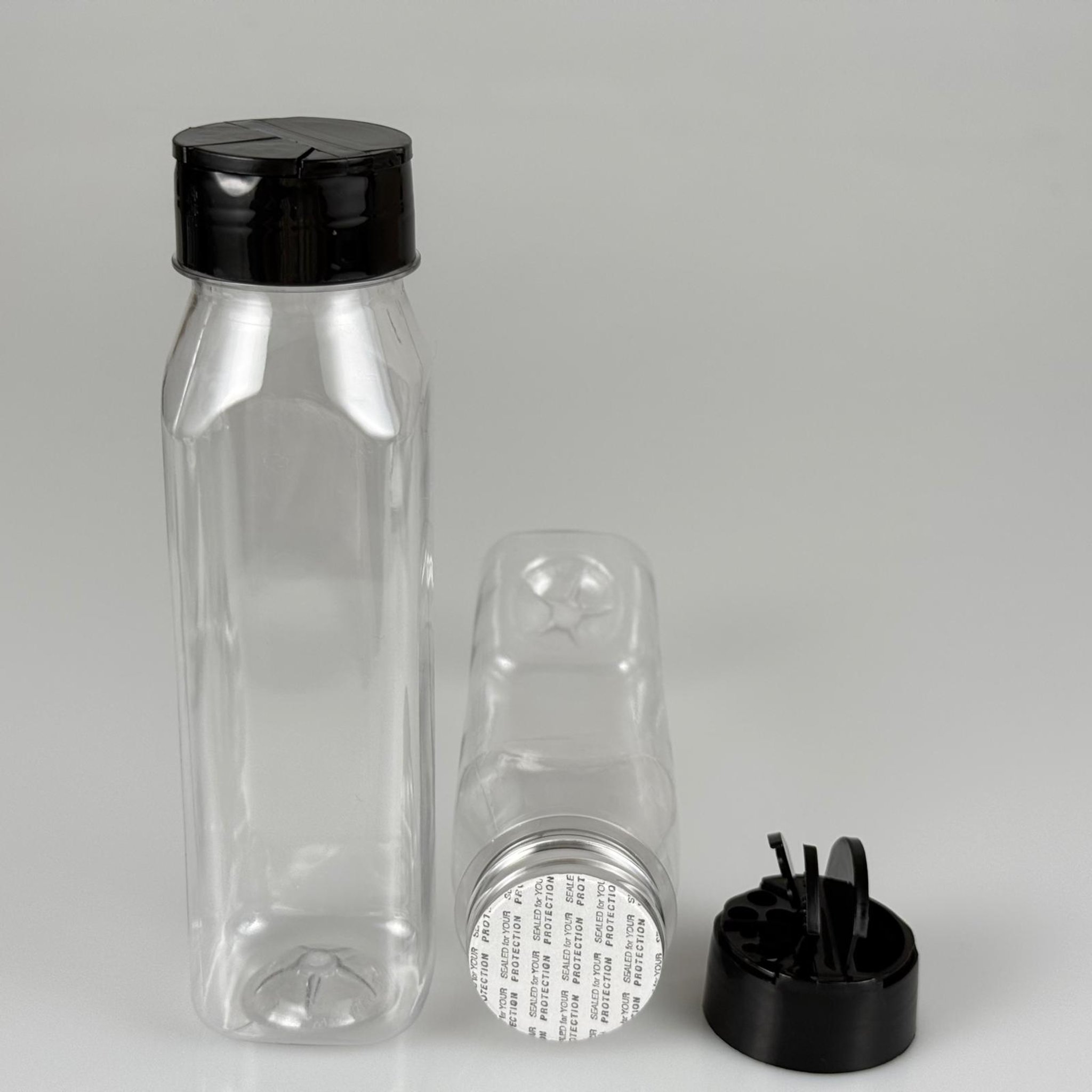 PLASTİK KARE BAHARATLIK KAVANOZ - 250 ML PET BAHARAT, TOZ, PUDRA VB İÇİN PET ŞİŞE + SİYAH AÇILIR KAPANIR DELİKLİ KAPAKLI + KENDİNDEN YAPIŞKANLI KÖPÜK CONTALI TAKIM - 250 CC UZUN