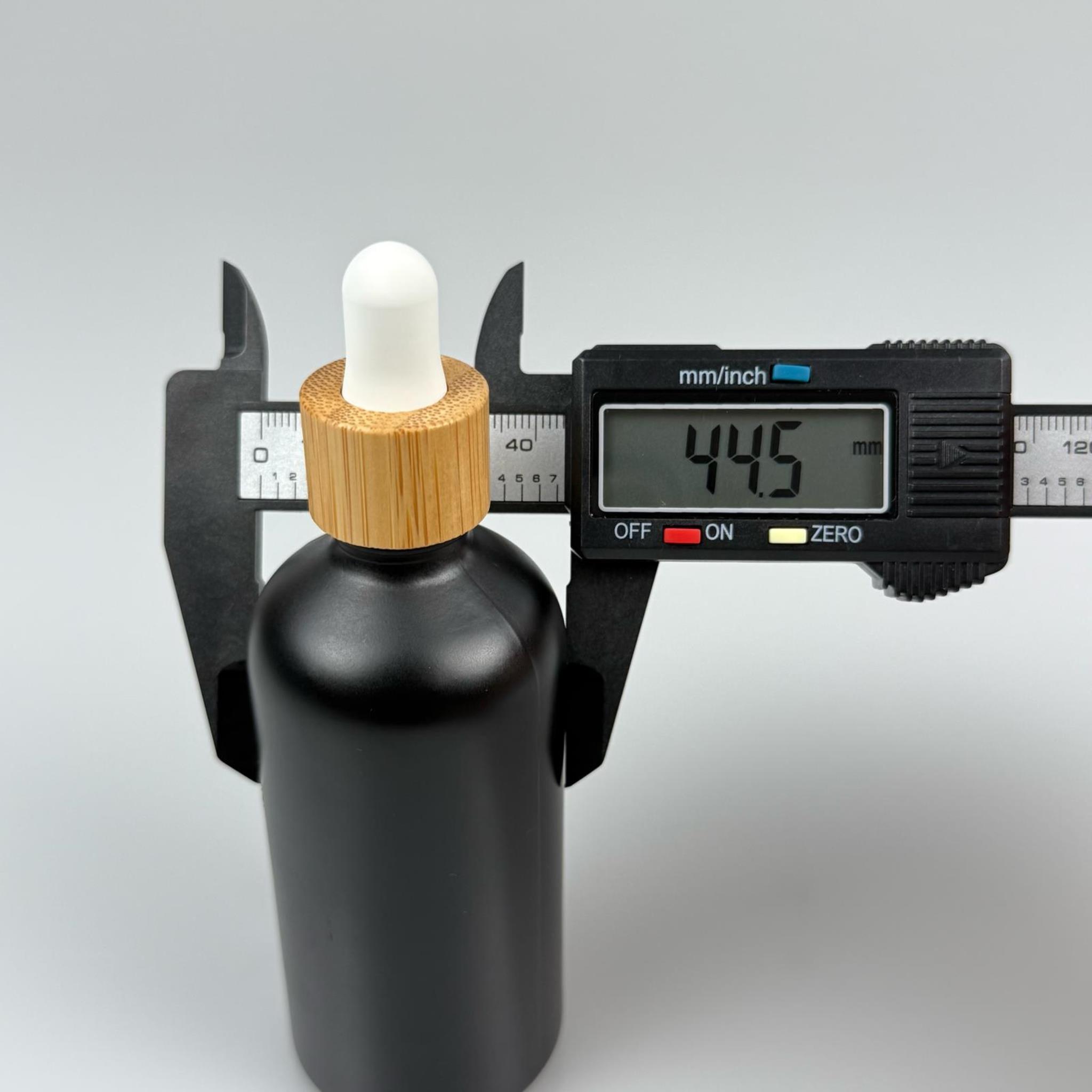 100 CC MAT SİYAH CAM DAMLALIKLI ŞİŞE - BEYAZ EMZİK - BAMBU AHŞAP KAPAK - 100 ML BAMBU KAPAKLI CAM DAMLALIKLI ŞİŞE
