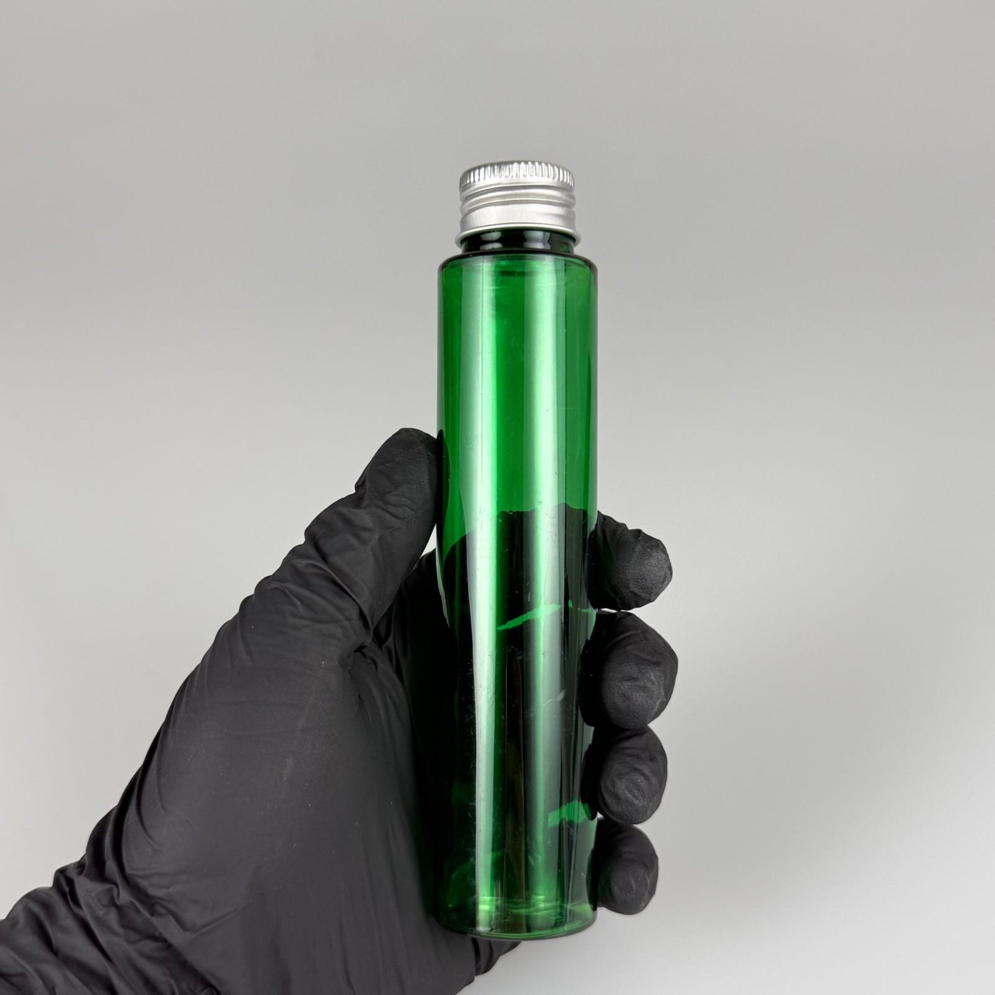 100 CC UZUN SİLİNDİR YEŞİL PET ŞİŞE (24 GR - 24 AĞIZ ) + KÖPÜK CONTALI GÜMÜŞ METAL ALÜMİNYUM KAPAK TAKIM - 100 ML BİBERİYE SUYU, LAVANTA YAĞI, SAÇ SERUM, TONİK VB İÇİN PLASTİK KOZMETİK AMBALAJLARI