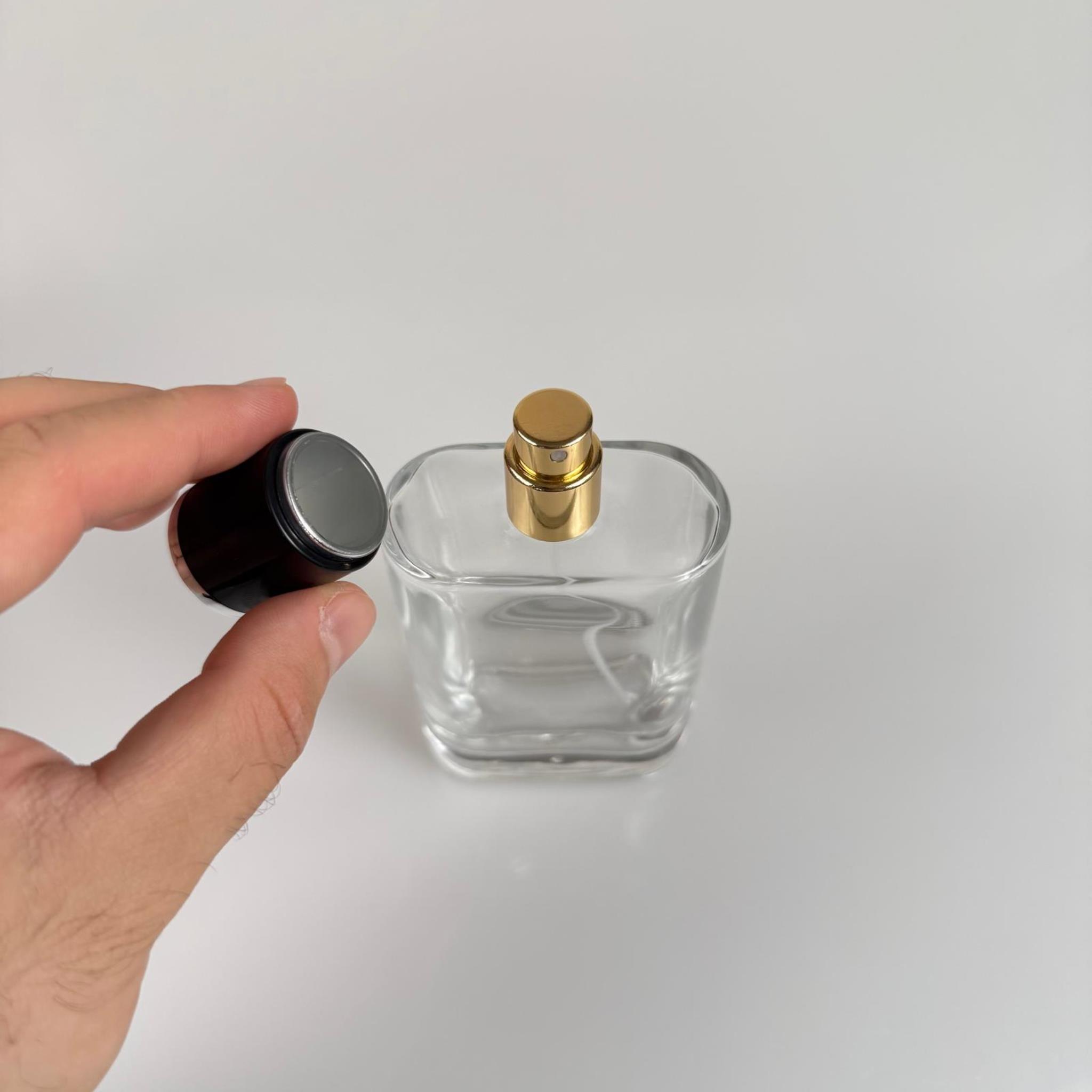 100 ML YASSI MODEL CEO PARFÜM ŞİŞESİ - GOLD METAL SPREYLİ + GÜMÜŞ SİYAH KAPAKLI (AĞIZ 15 MM GEÇME KOLAY KAPAMA)