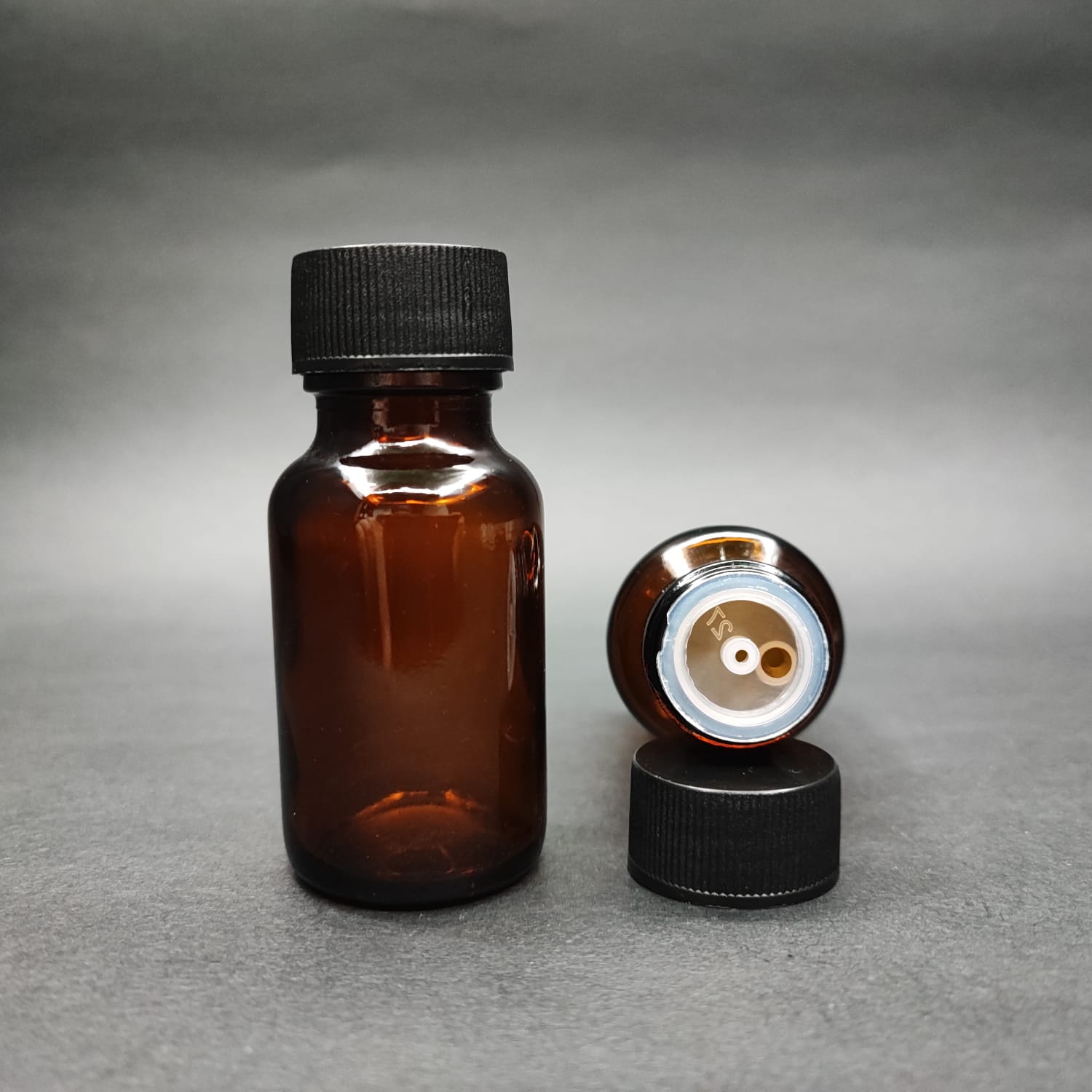 30 ML DOLUMU KOLAY, GENİŞ AĞIZLI İÇTEN DAMLALIKLI ŞİŞE (25 MM AĞIZ)  - 30 CC SİYAH CONTALI KAPAKLI İÇTEN DAMLALIKLI CAM ECZA ŞİŞESİ - AMBER KAHVERENGİ