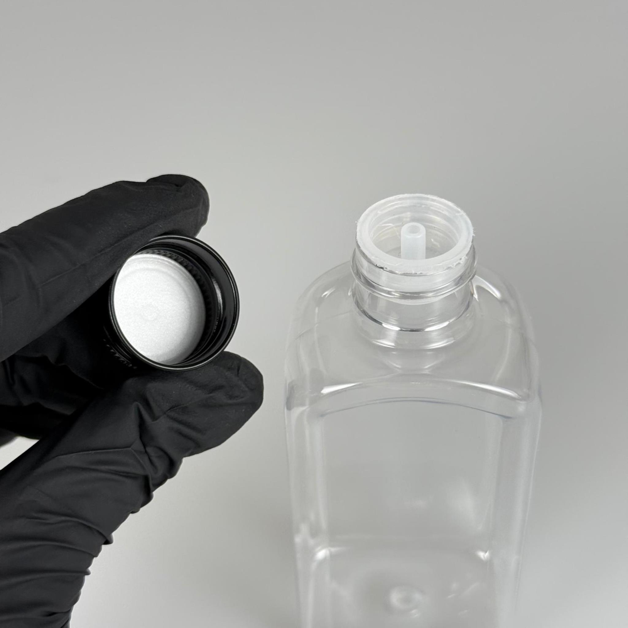 140 CC YASSI KÖŞELİ MODEL ŞEFFAF PET ŞİŞE (24 AĞIZ) + KÖPÜK CONTALI SİYAH METAL ALÜMİNYUM KAPAK + KOLONYA TIPALI TAKIM - 140 ML KAPAKLI PLASTİK ŞİŞELER