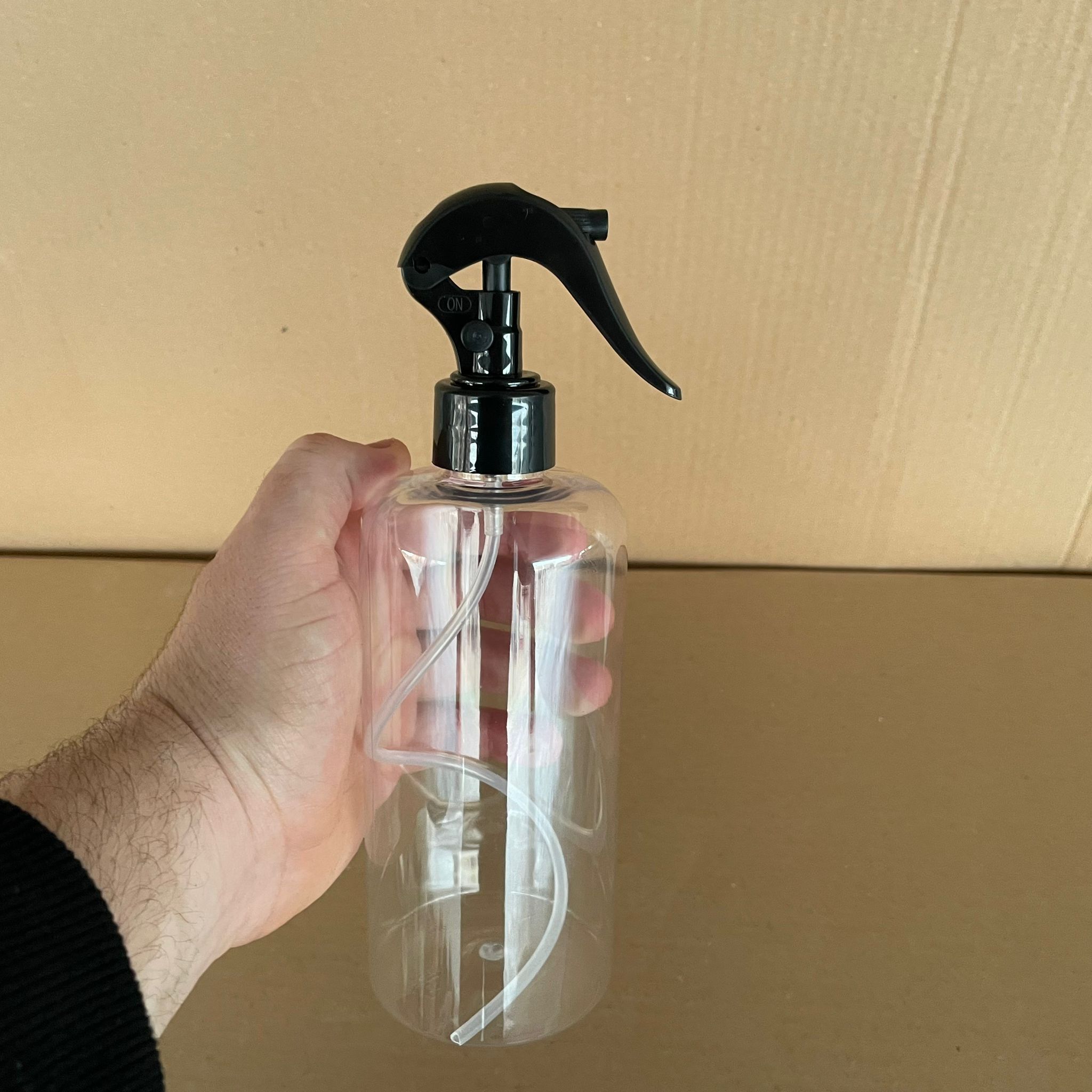 500 CC UZUN SİLİNDİR PET ŞİŞE KALIN (26 GR) - SİYAH TRİGER SPREYLİ (DUMAN PÜSKÜRTÜR) - 28 AĞIZ - 500 ML PET ŞİŞE