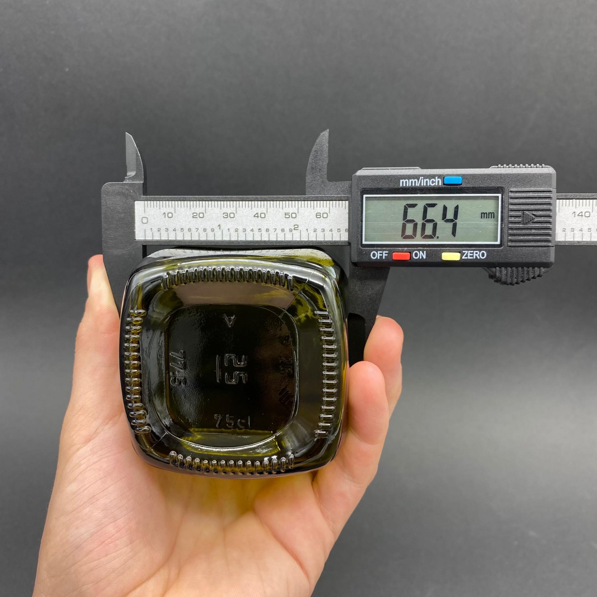 750 CC MARASKA YEŞİL  CAM ŞİŞE - KİLİTLİ SARI AKITICILI DROP - STOP KAPAKLI - 0,75 LİTRE KÖŞELİ KARE YAĞ ŞİŞESİ - SİRKE ŞİŞESİ - ZEYTİNYAĞ İÇİN BOŞ CAM ŞİŞE