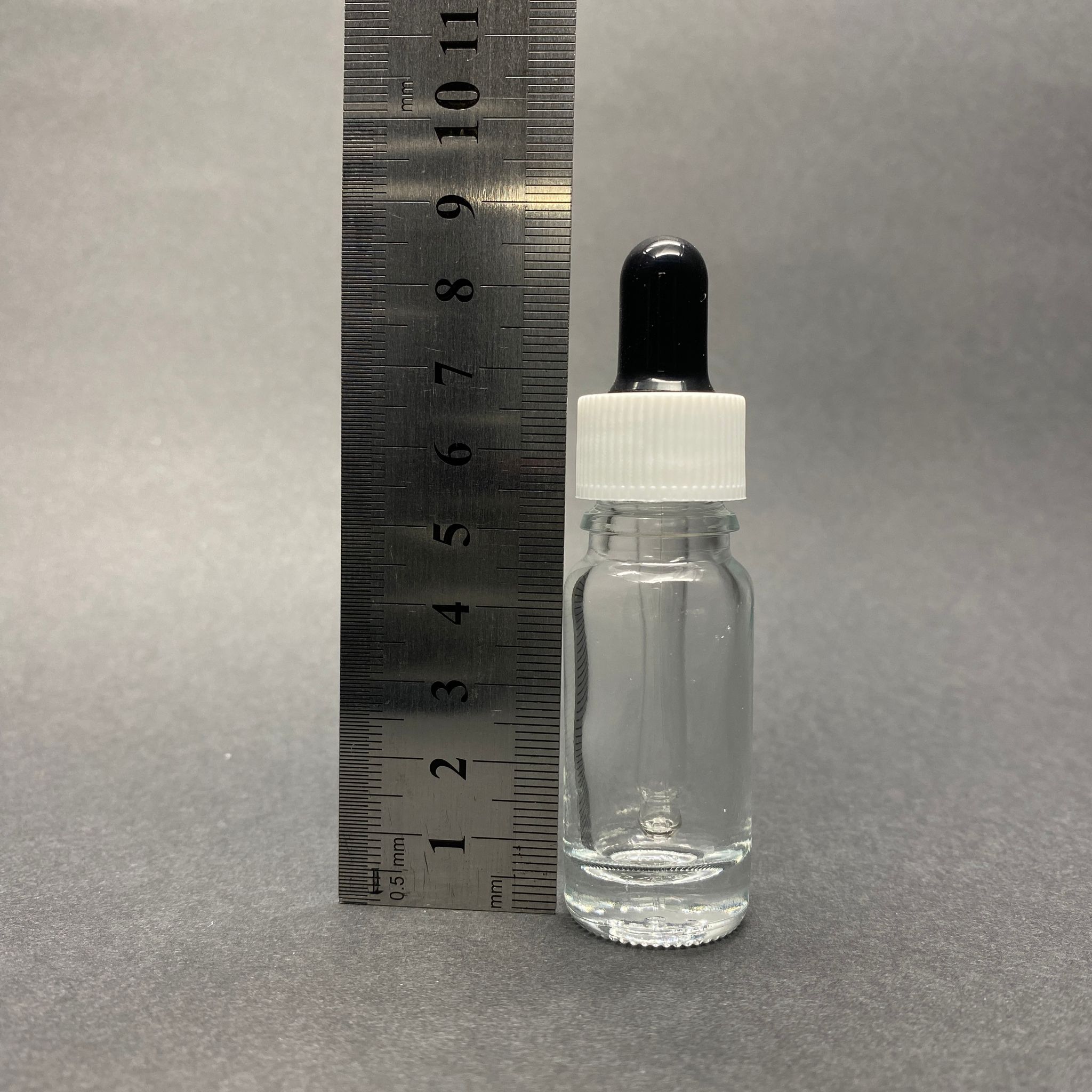 10 CC ŞEFFAF CAM DAMLALIKLI ŞİŞE - SİYAH EMZİK - BEYAZ PLASTİK KAPAK - 10 ML SAYDAM CAM DAMLALIKLI ŞİŞE