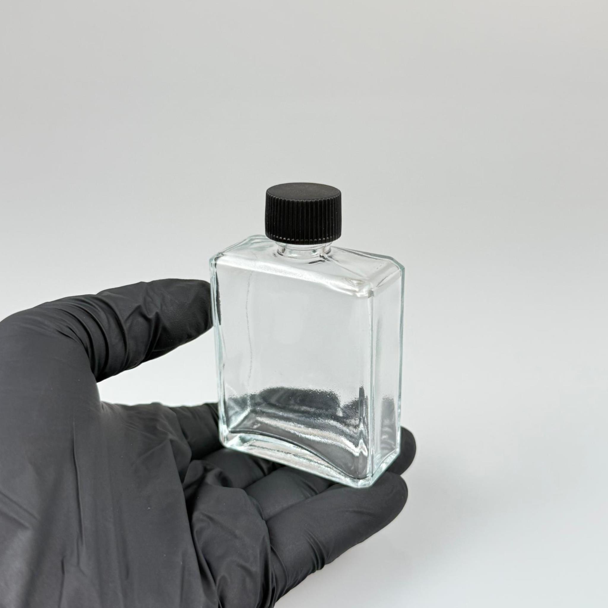 40 CC YASSI DİKDÖRTGEN KÖŞELİ KISA CAM ŞİŞE - SİYAH PLASTİK KAPAKLI KOLONYA TIPALI - 40 ML PRESTİJLİ ŞİŞE