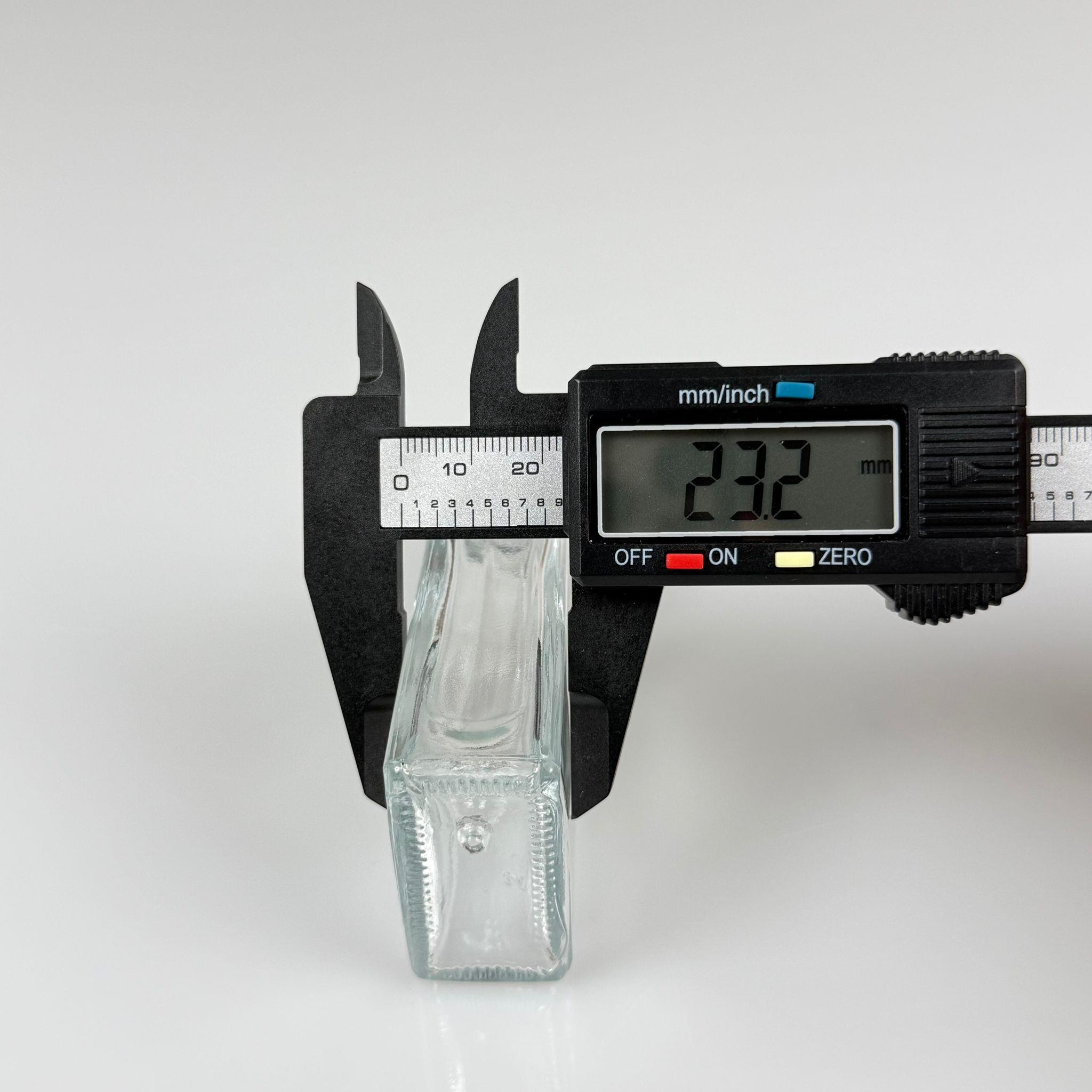 40 CC YASSI DİKDÖRTGEN PRESTİJLİ CAM DAMLALIKLI ŞİŞE - SİYAH EMZİK - GÜMÜŞ METALİK KAPAK - 40 ML CAM DAMLALIKLI ŞİŞE - DAMLALIKLI BOŞ ŞİŞE