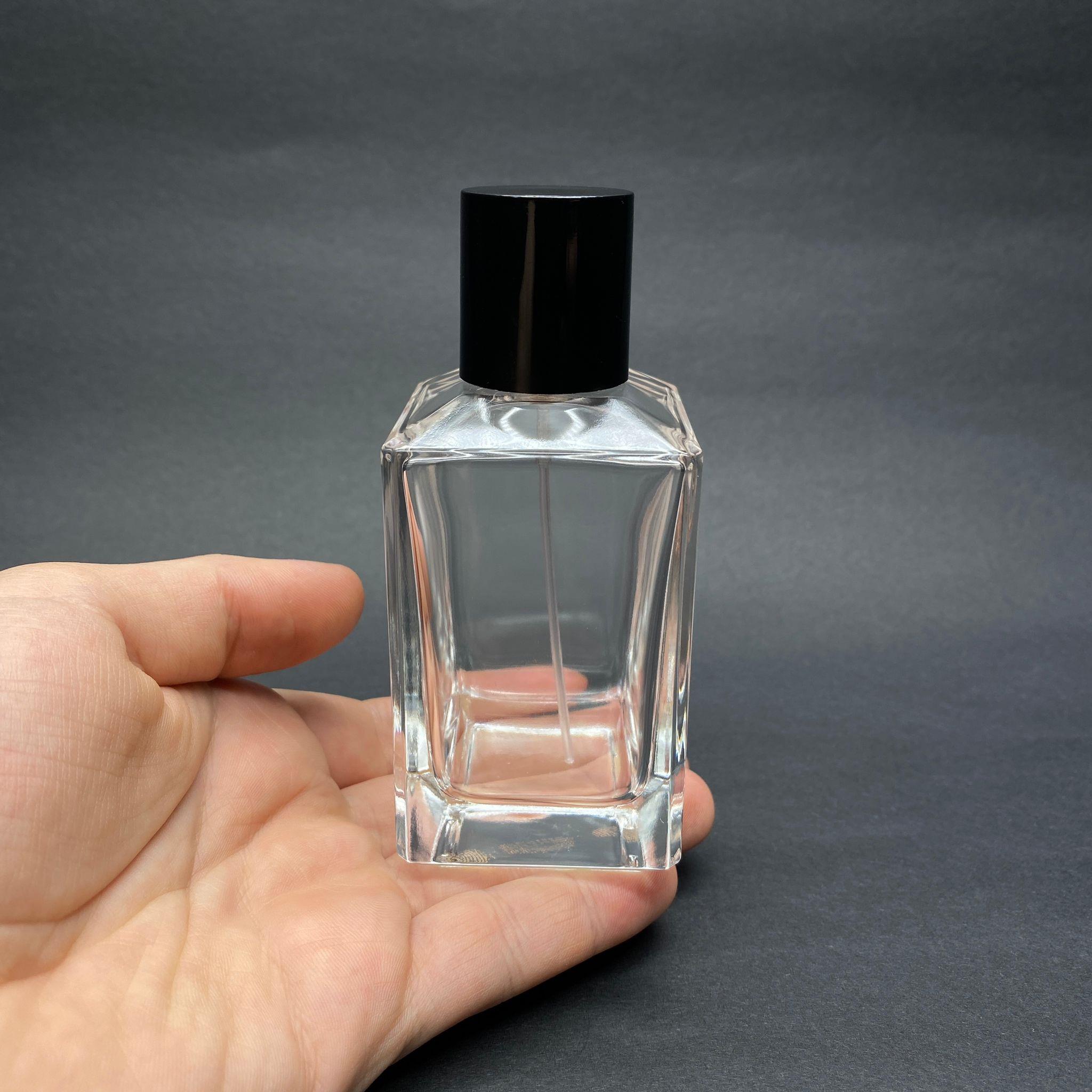 100 ML KÖŞELİ KONİK MODEL PRİZMA PARFÜM ŞİŞESİ - GOLD METAL SPREYLİ + SİYAH KAPAKLI (AĞIZ 15 MM GEÇME KOLAY KAPAMA)
