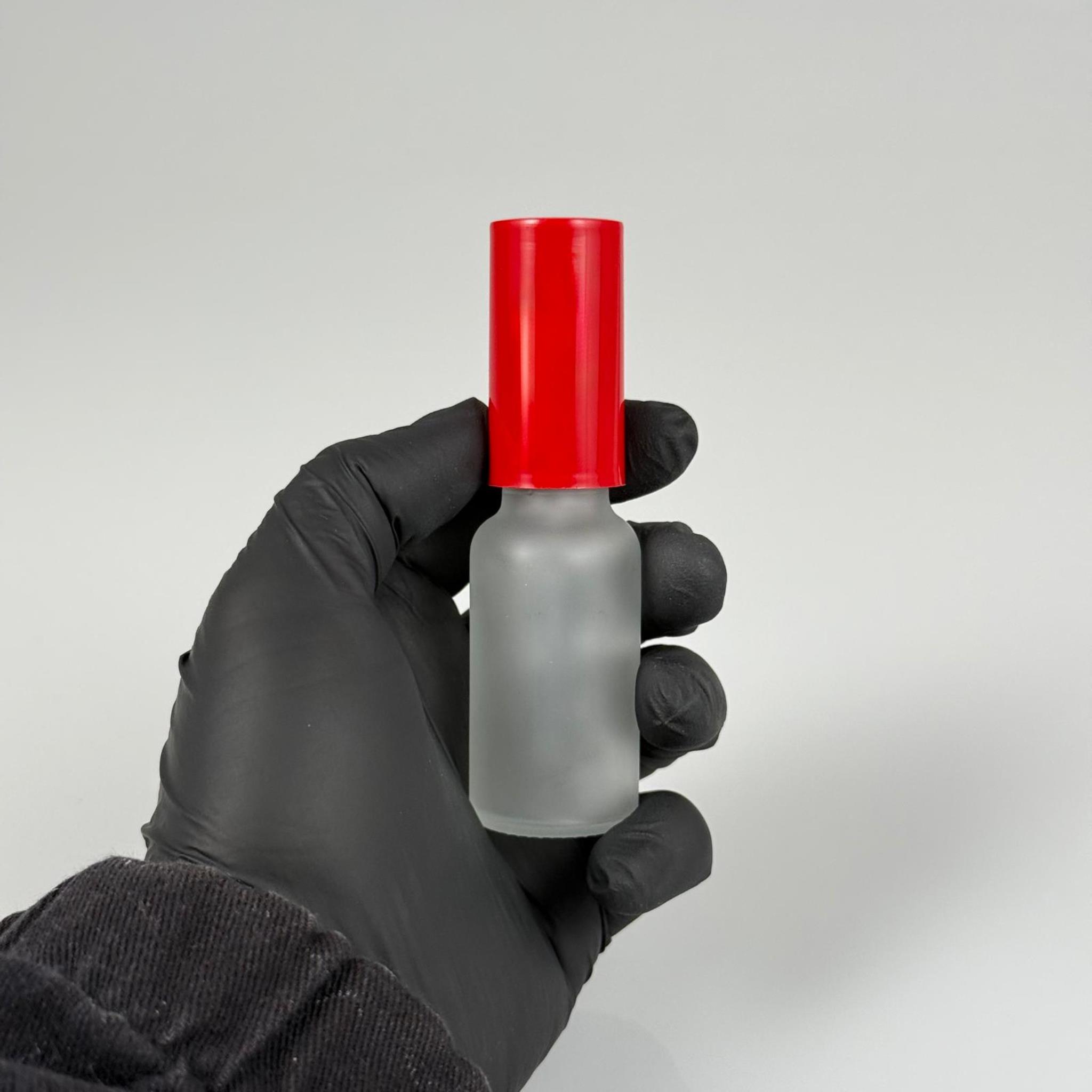 20 CC BUZLU CAM ŞİŞE - KIRMIZI PLASTİK KAPAK - SİYAH SPREYLİ - 20 ML PARFÜM ŞİŞESİ