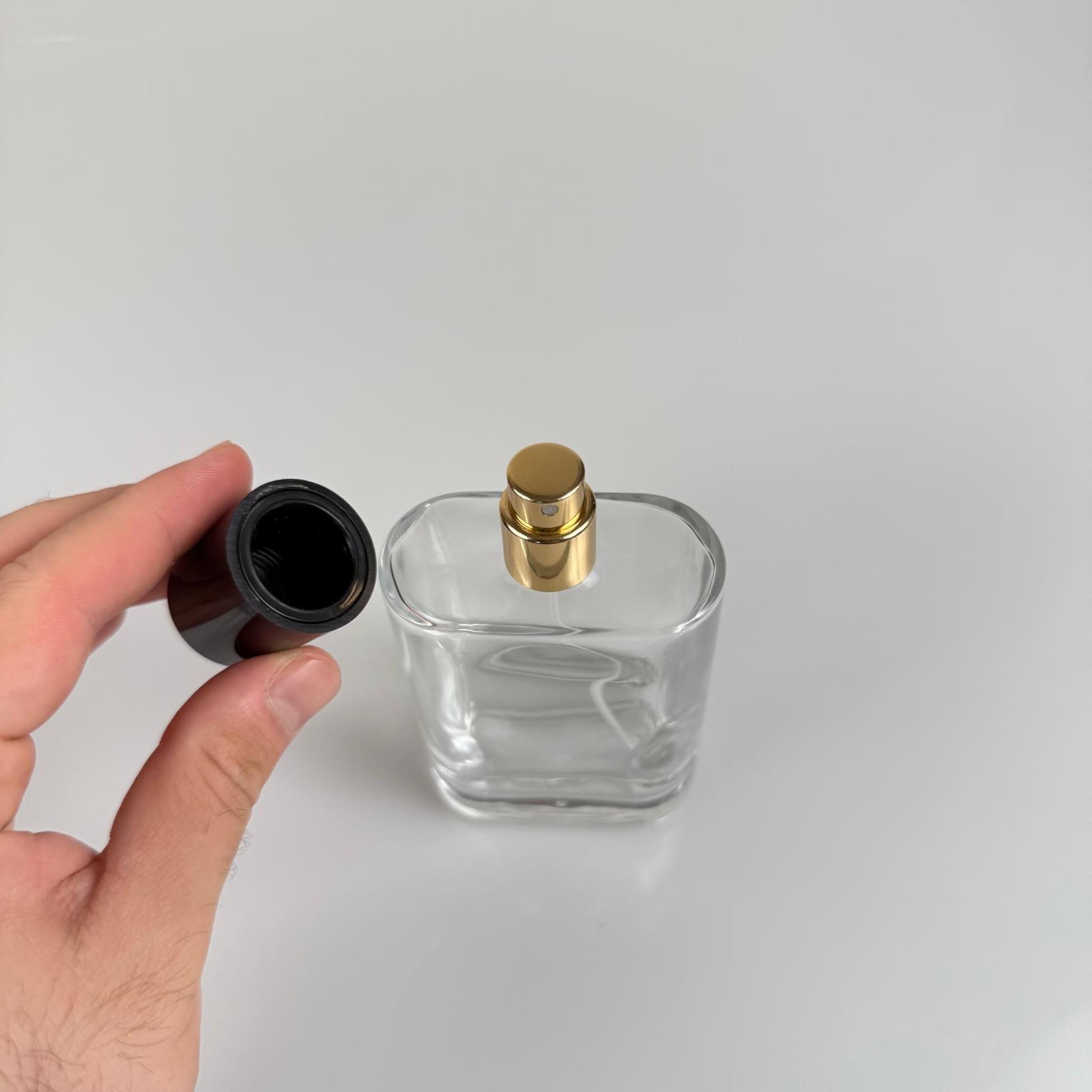 100 ML YASSI MODEL CEO PARFÜM ŞİŞESİ - GOLD METAL SPREYLİ + SİYAH KAPAKLI (AĞIZ 15 MM GEÇME KOLAY KAPAMA)