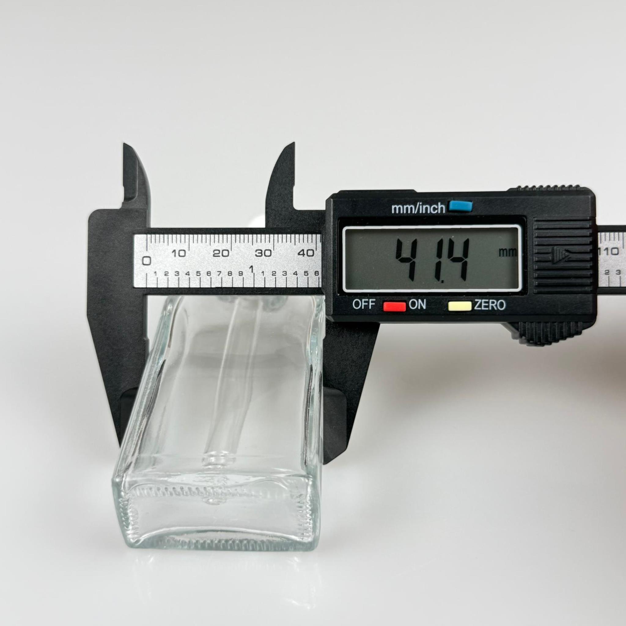 40 CC YASSI DİKDÖRTGEN PRESTİJLİ CAM DAMLALIKLI ŞİŞE - BEYAZ EMZİK - GÜMÜŞ METALİK KAPAK - 40 ML CAM DAMLALIKLI ŞİŞE - DAMLALIKLI BOŞ ŞİŞE