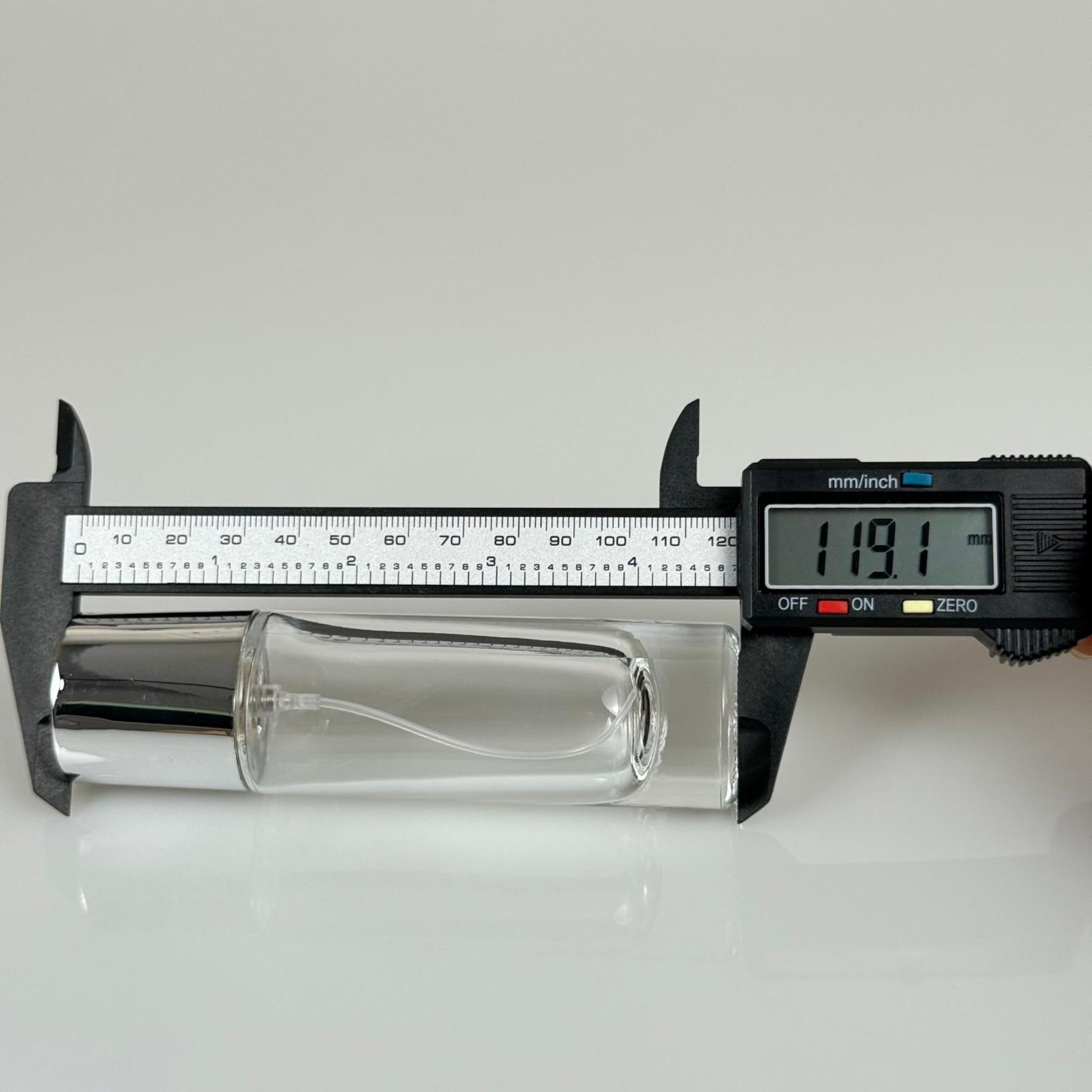 30 ML SİLİNDİR UZUN MODEL PARFÜM ŞİŞESİ - GOLD METAL SPREYLİ + GÜMÜŞ GENİŞ KAPAKLI (AĞIZ 15 MM GEÇME KOLAY KAPAMA)