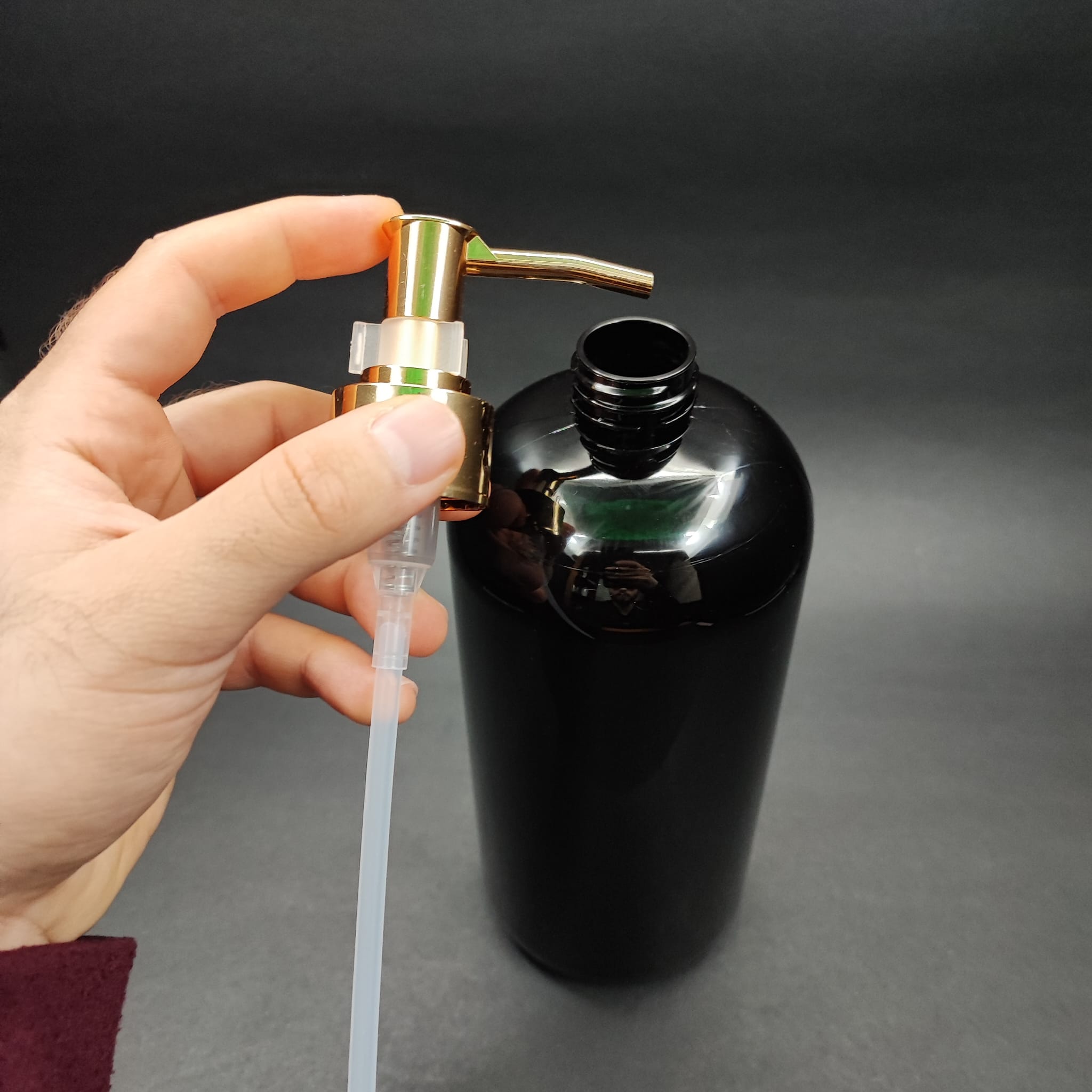 GOLD POMPALI SIVI SABUN ŞİŞESİ - 1000 ML POMPALI SİYAH PLASTİK ŞİŞE