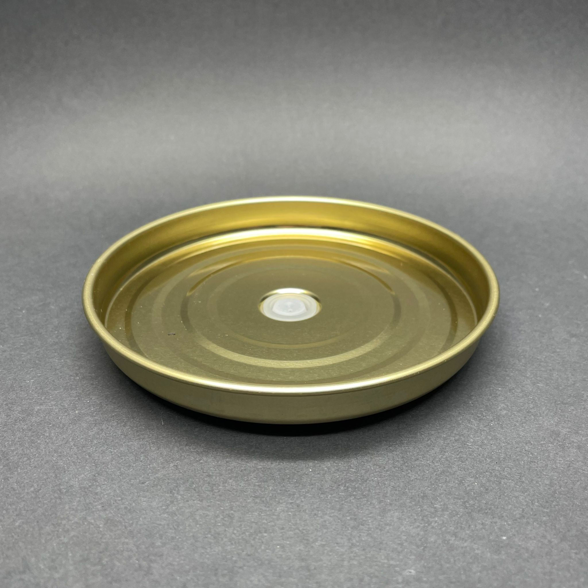 135 MM SİBOPLU TENEKE KAPAK - ZEYTİN TENEKESİ İÇİN SİBOPLU KAPAK (HAVAYI DIŞARI ATAR. SIVI İÇİNDE KALIR)