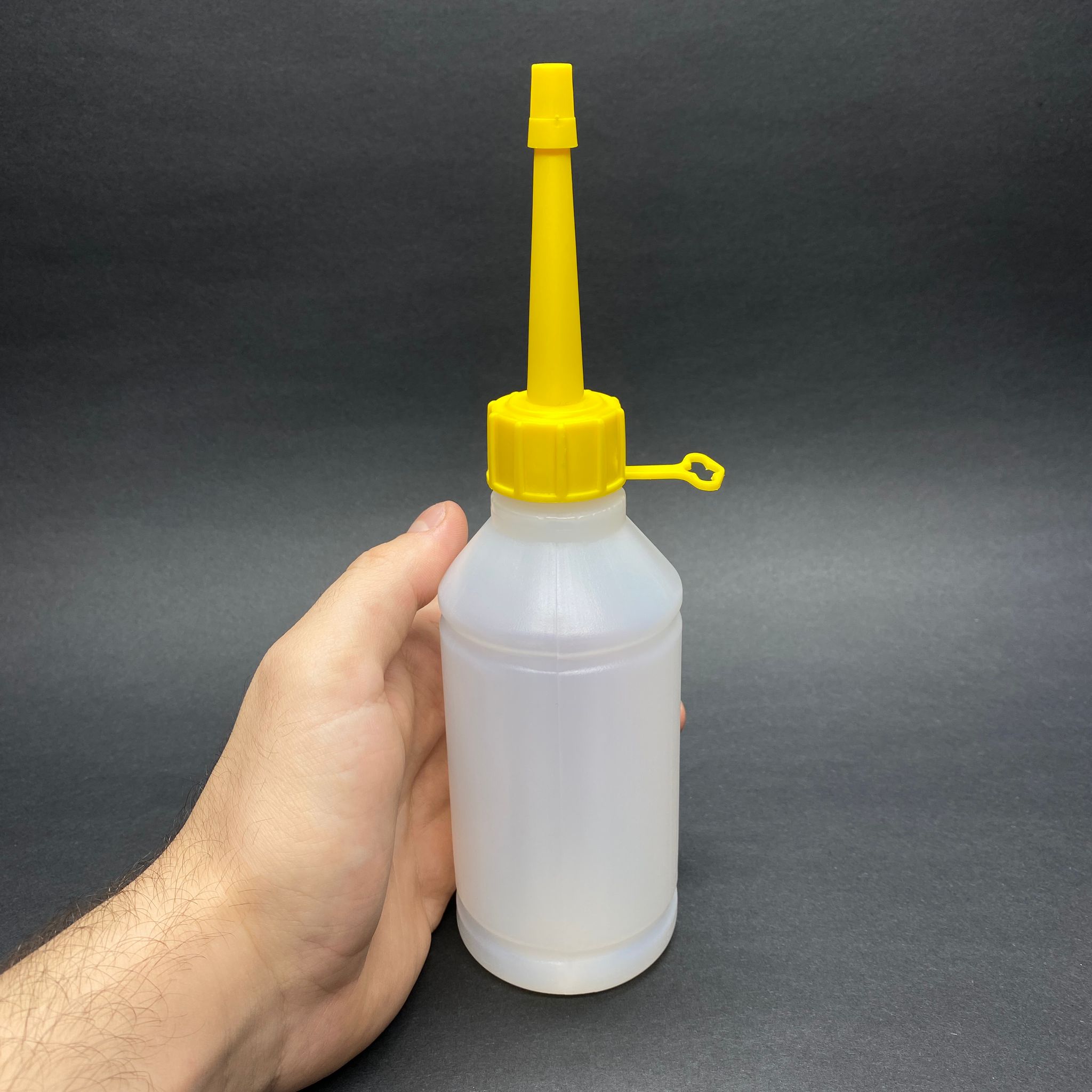 250 CC TİNER ŞİŞESİ - KİLİTLİ CONTALI  BEYAZ KAPAKLI + AKITICILI SİVRİ SARI KARTUŞ KAPAKLI - 250 ML KİMYASALA DAYANIKLI PLASTİK ŞİŞE - 0,25 LT POLİETİLEN ŞİŞE TOMBUL